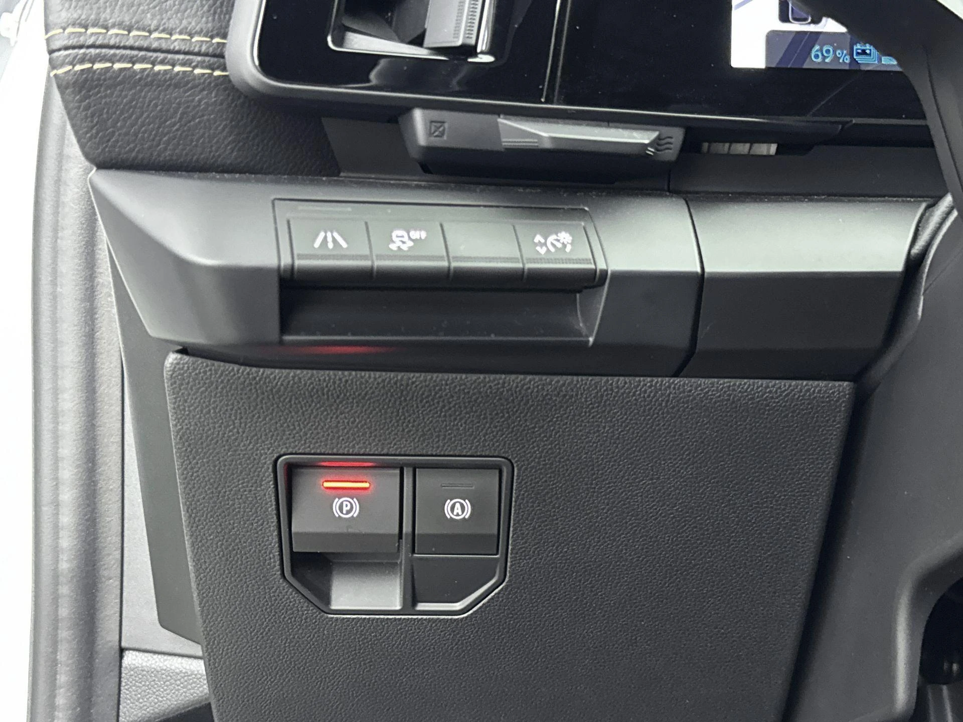 Renault-Megane E-Tech-image-22