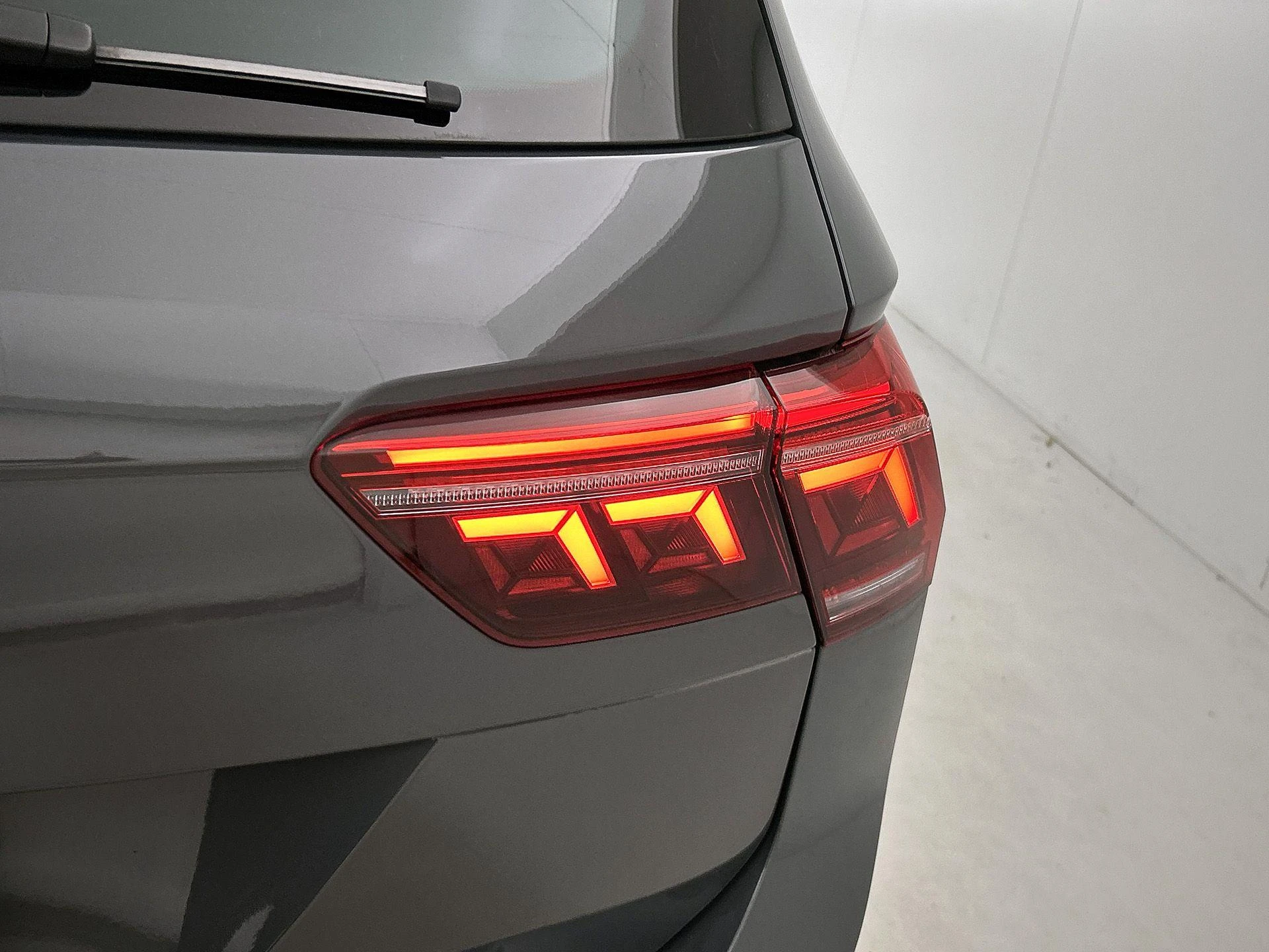 Volkswagen-Tiguan-image-12