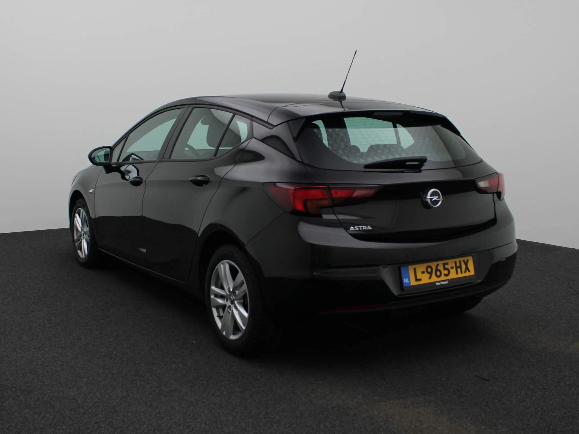 Opel-Astra-image-1