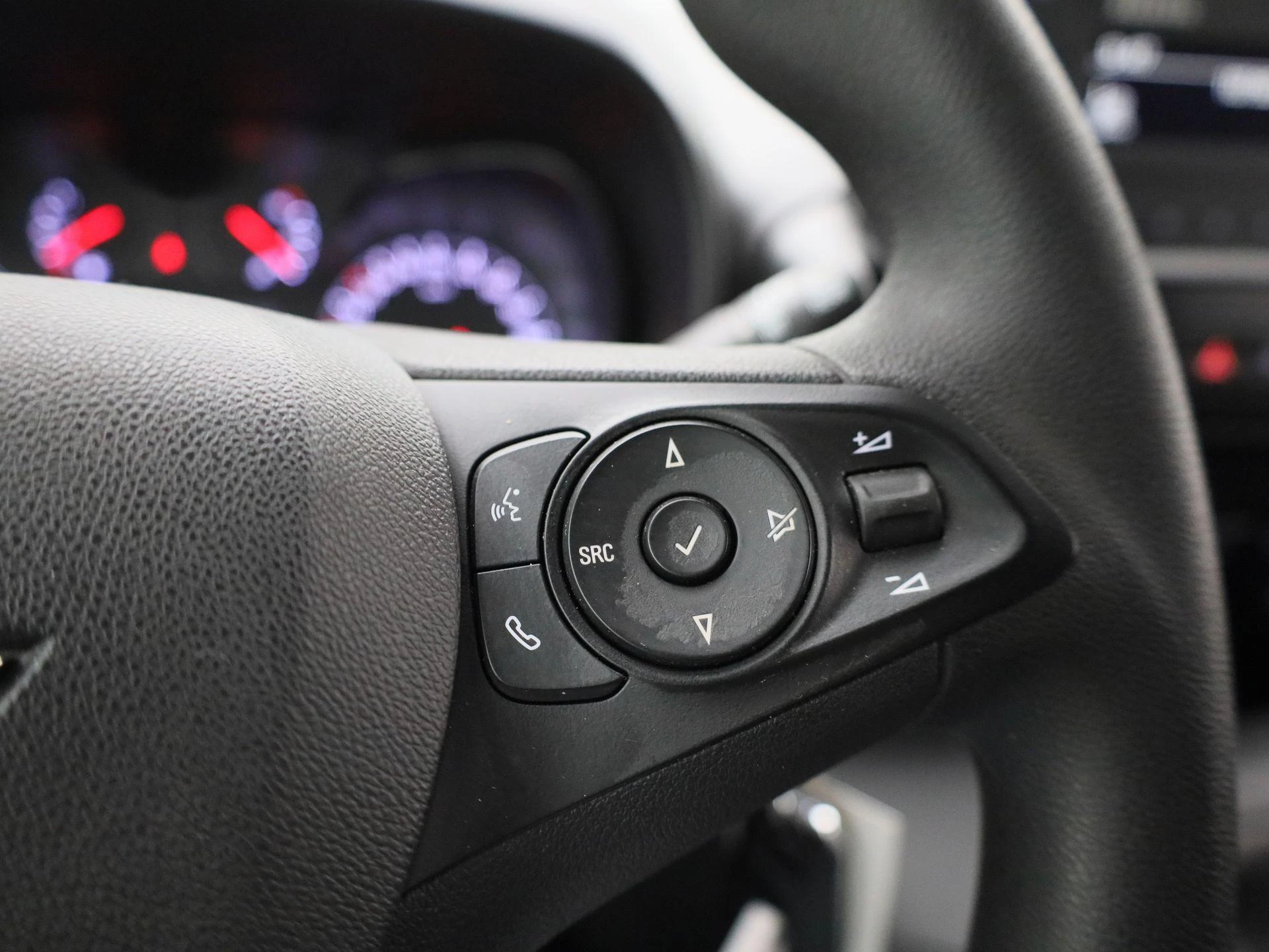 Opel-Combo Life-image-17