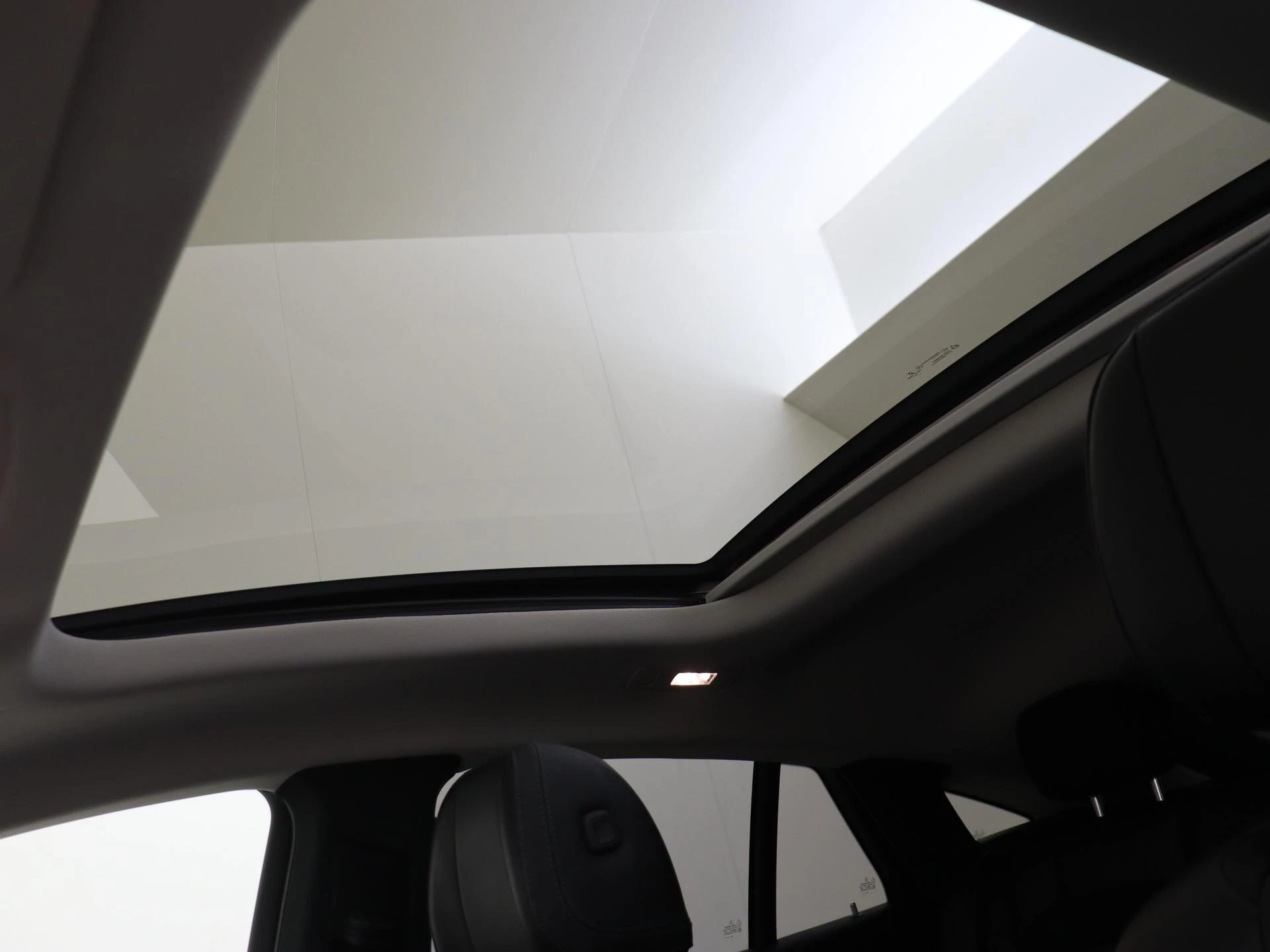 Mercedes-Benz-GLE-image-40
