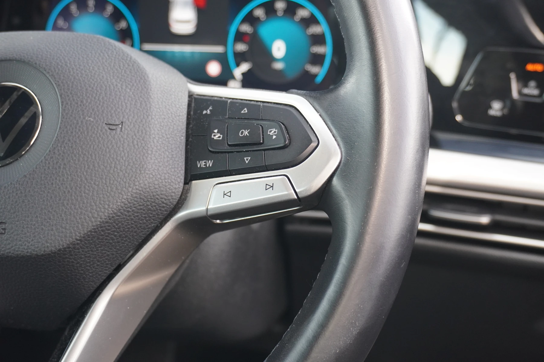 Volkswagen-Golf-image-19