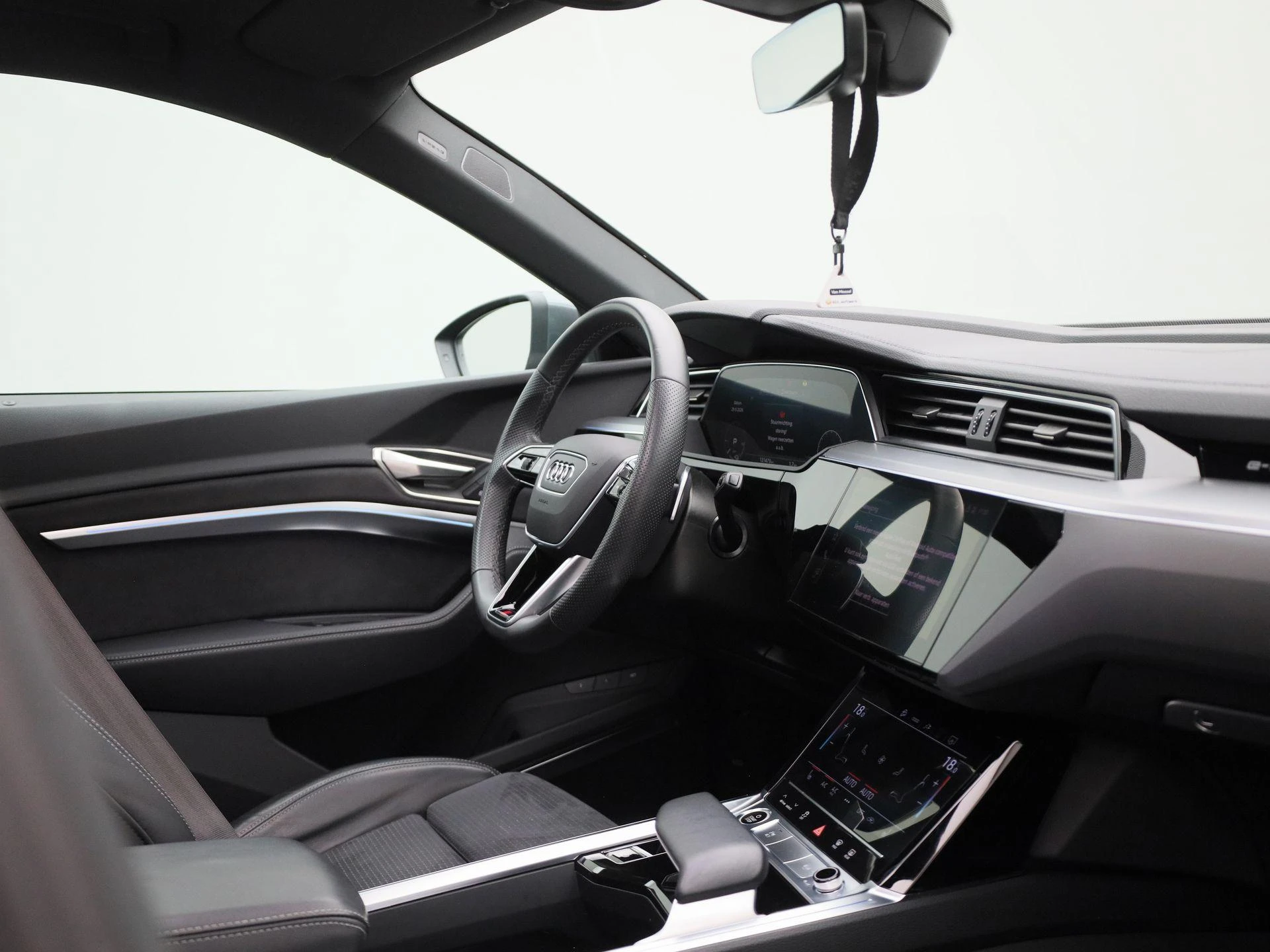 Audi-Q8 e-tron-image-31