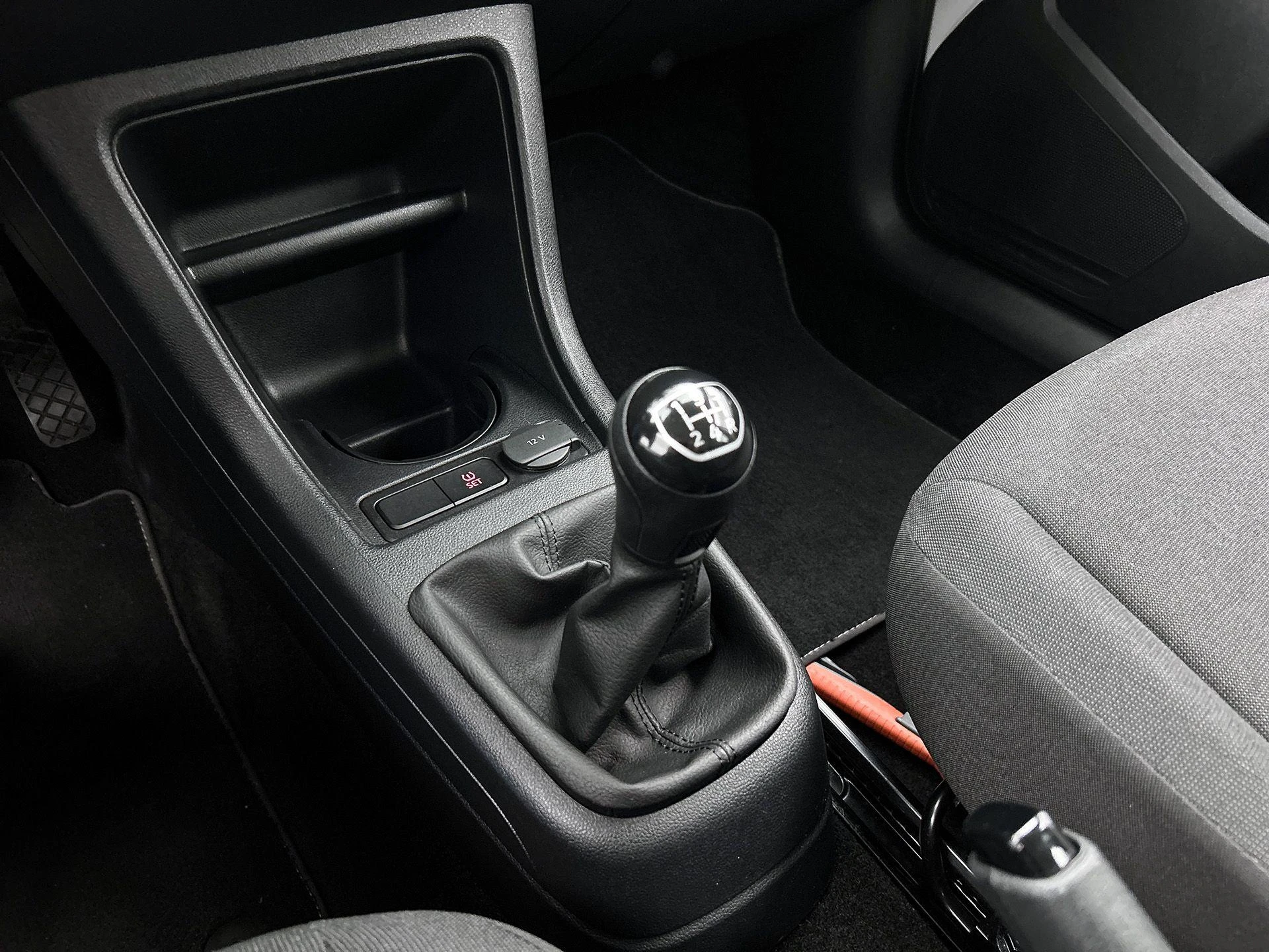 Volkswagen-up!-image-26