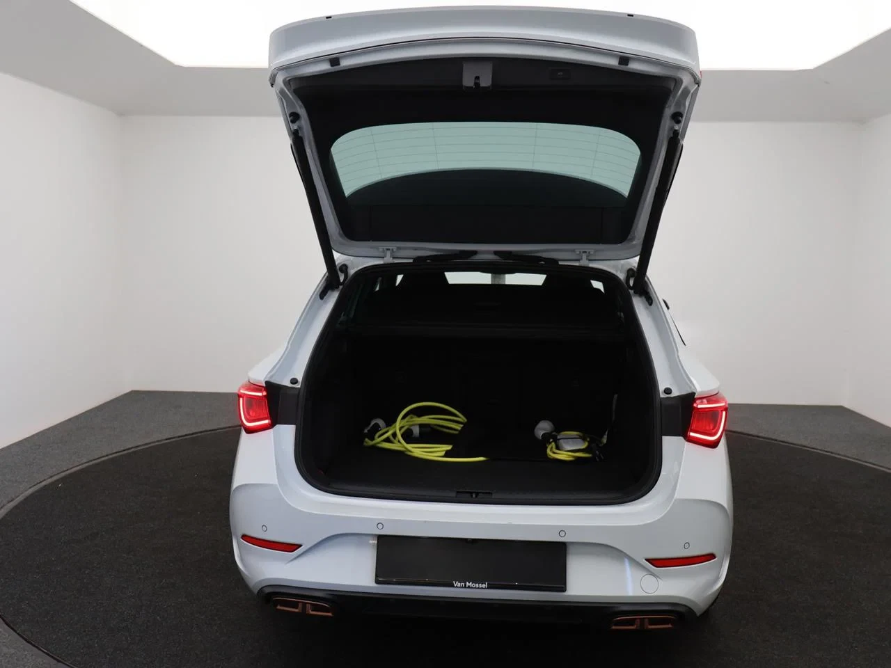 CUPRA Leon Sportstourer ST e-Hybrid (PHEV) Leon Break 1.4e-PHEV 204PK *AUTOMAAT*LEDER*SPORTZETESL*CAMERA*PDC*CRUISE*NAVI*APP-CONNECT*AIRCO*...*