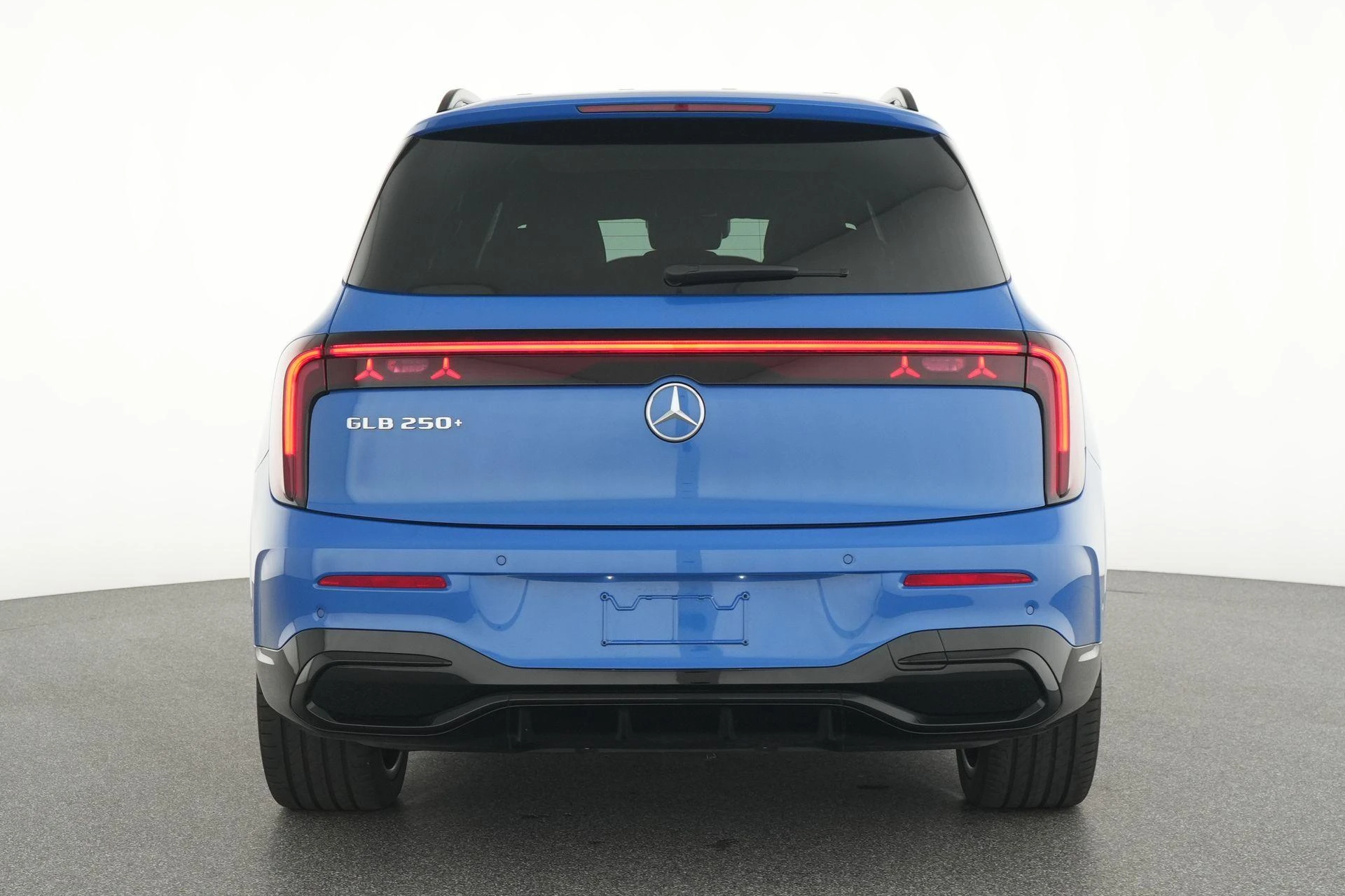 Mercedes-Benz-GLB-image-6