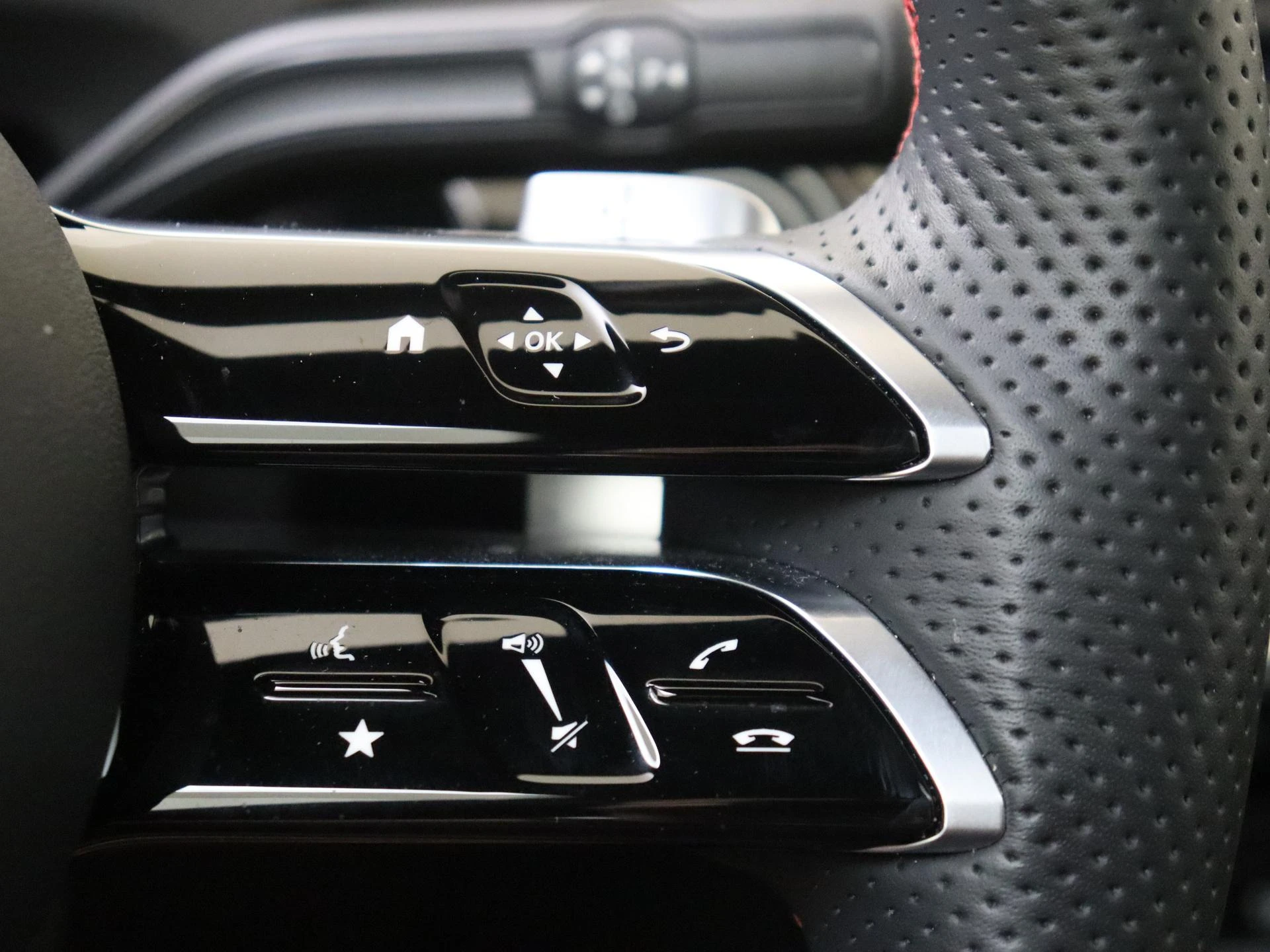 Mercedes-Benz-CLA-image-13