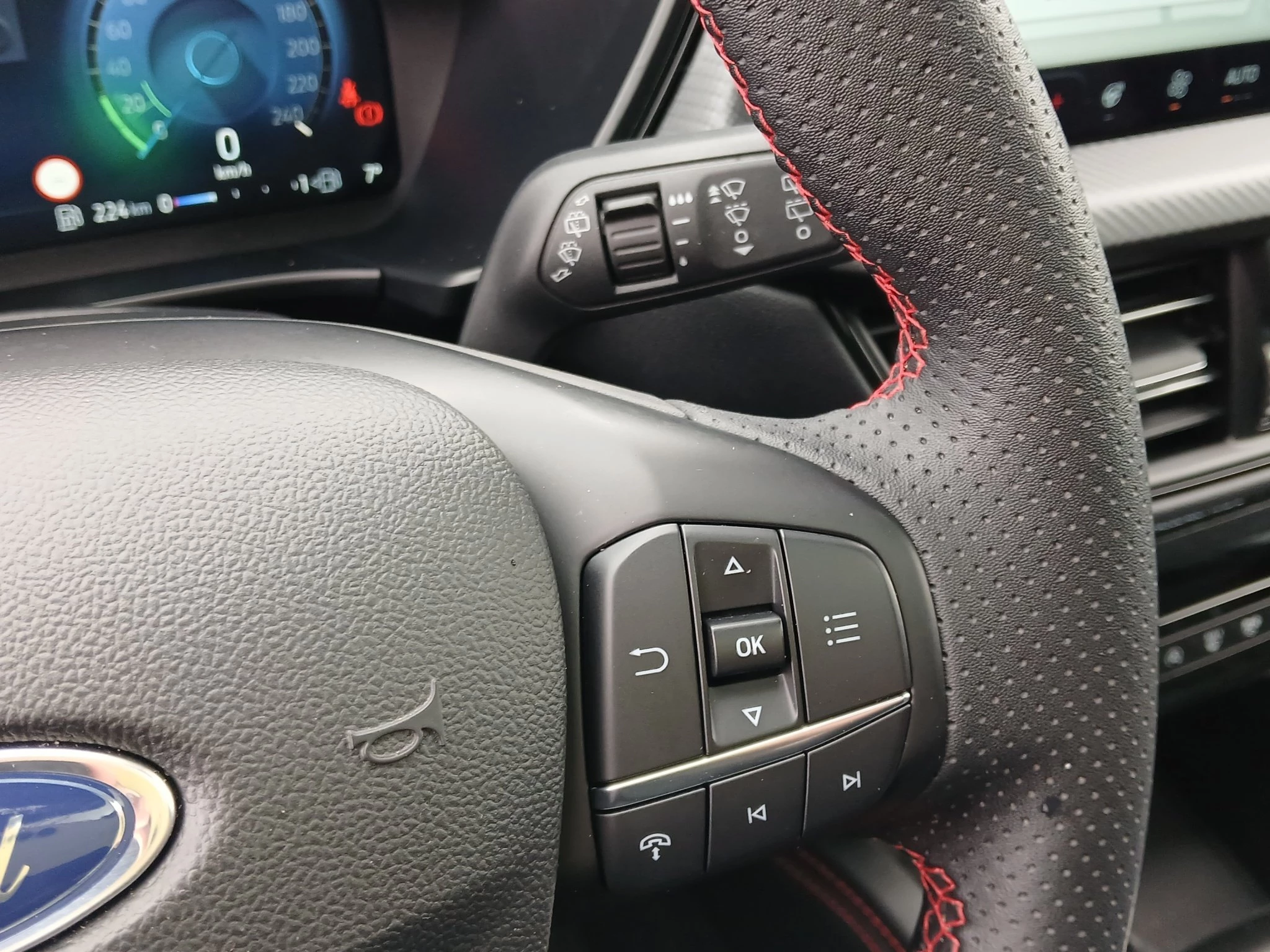 Ford Kuga ST-Line X*PANO*AHK*LED-MATRIX*360GRAD*ACC*NAVI*SOUND-SYS.