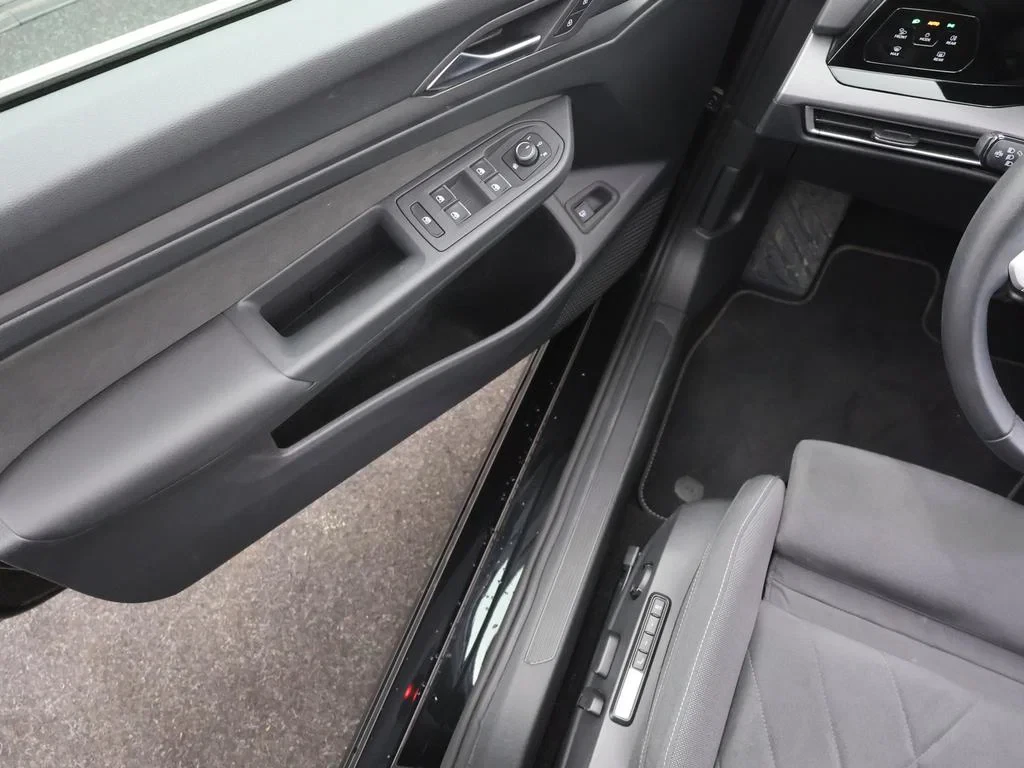 Volkswagen-Golf-image-13
