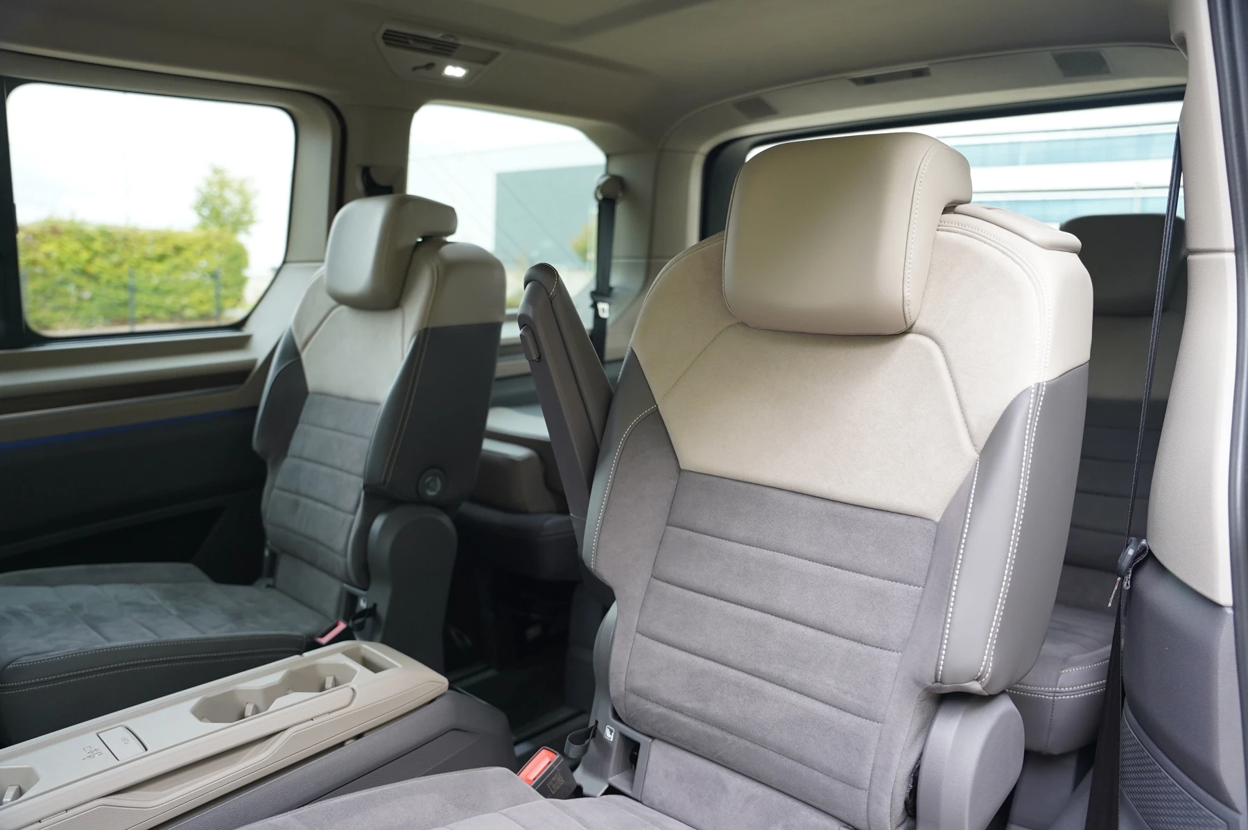 Volkswagen-Multivan-image-10