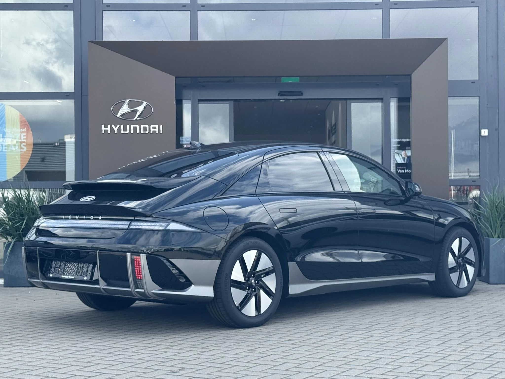 Hyundai-IONIQ 6-image-4