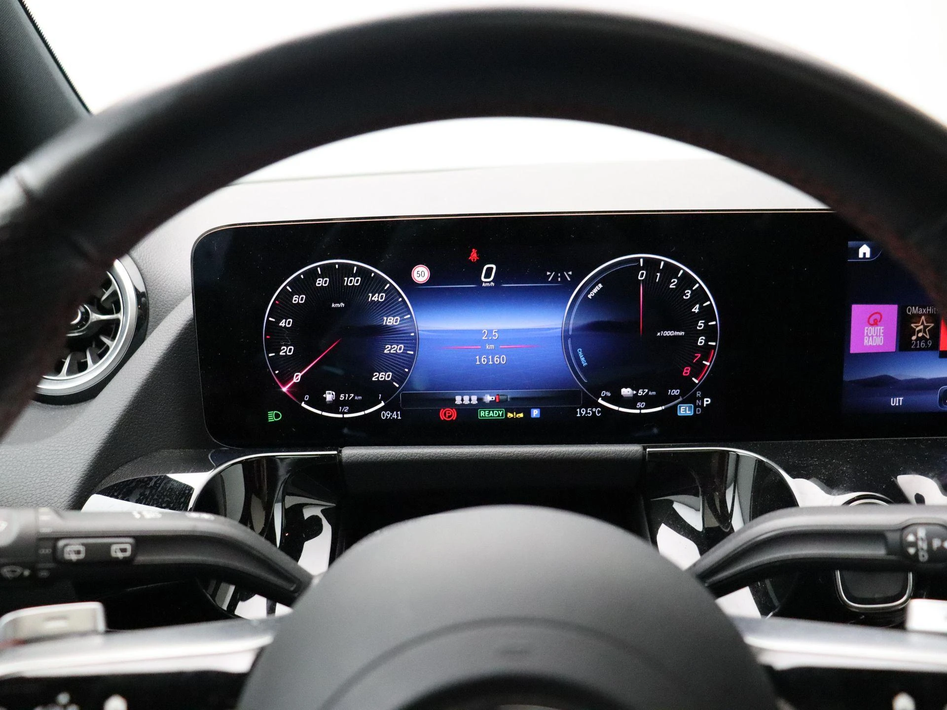 Mercedes-Benz-GLA-image-17