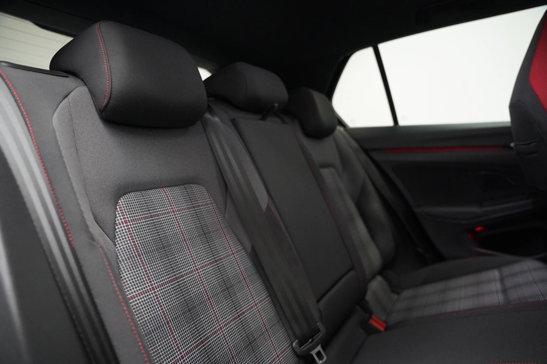 Volkswagen-Golf-image-23