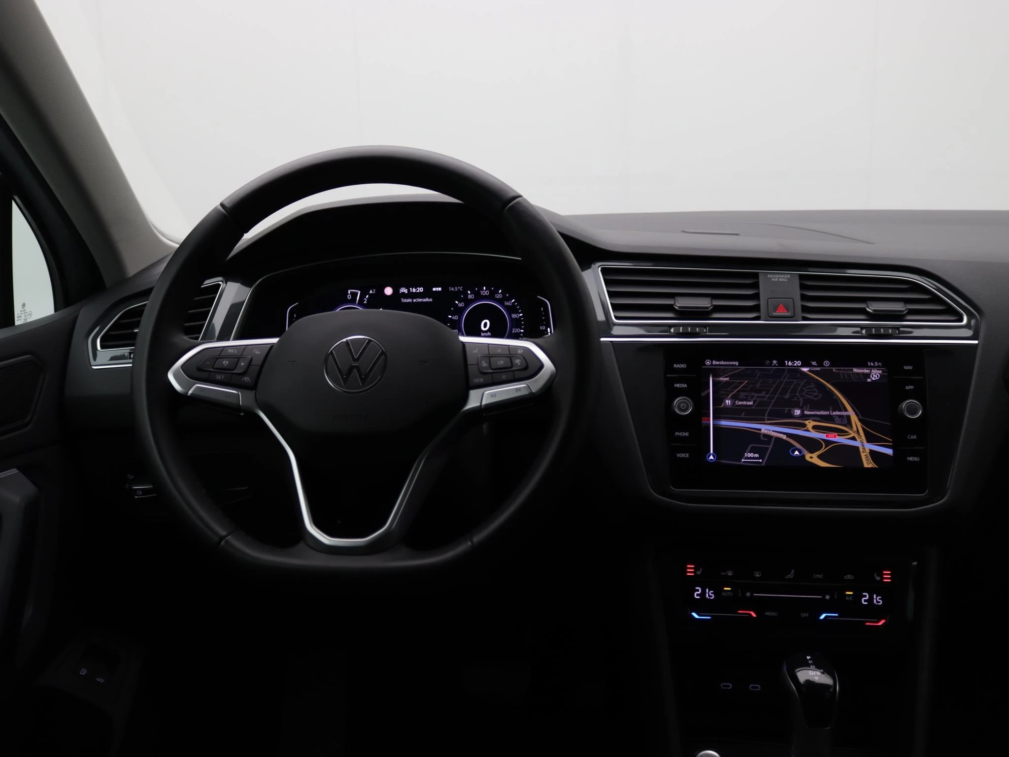 Volkswagen-Tiguan-image-6