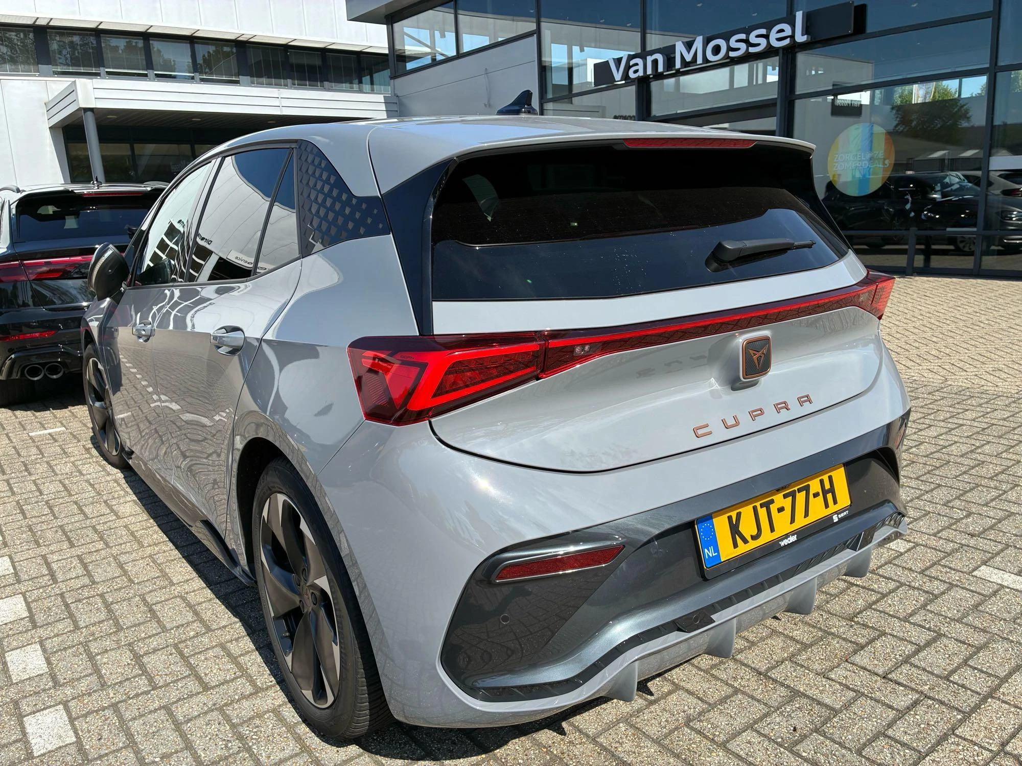 CUPRA Born Essential 62 kWh 204 PK