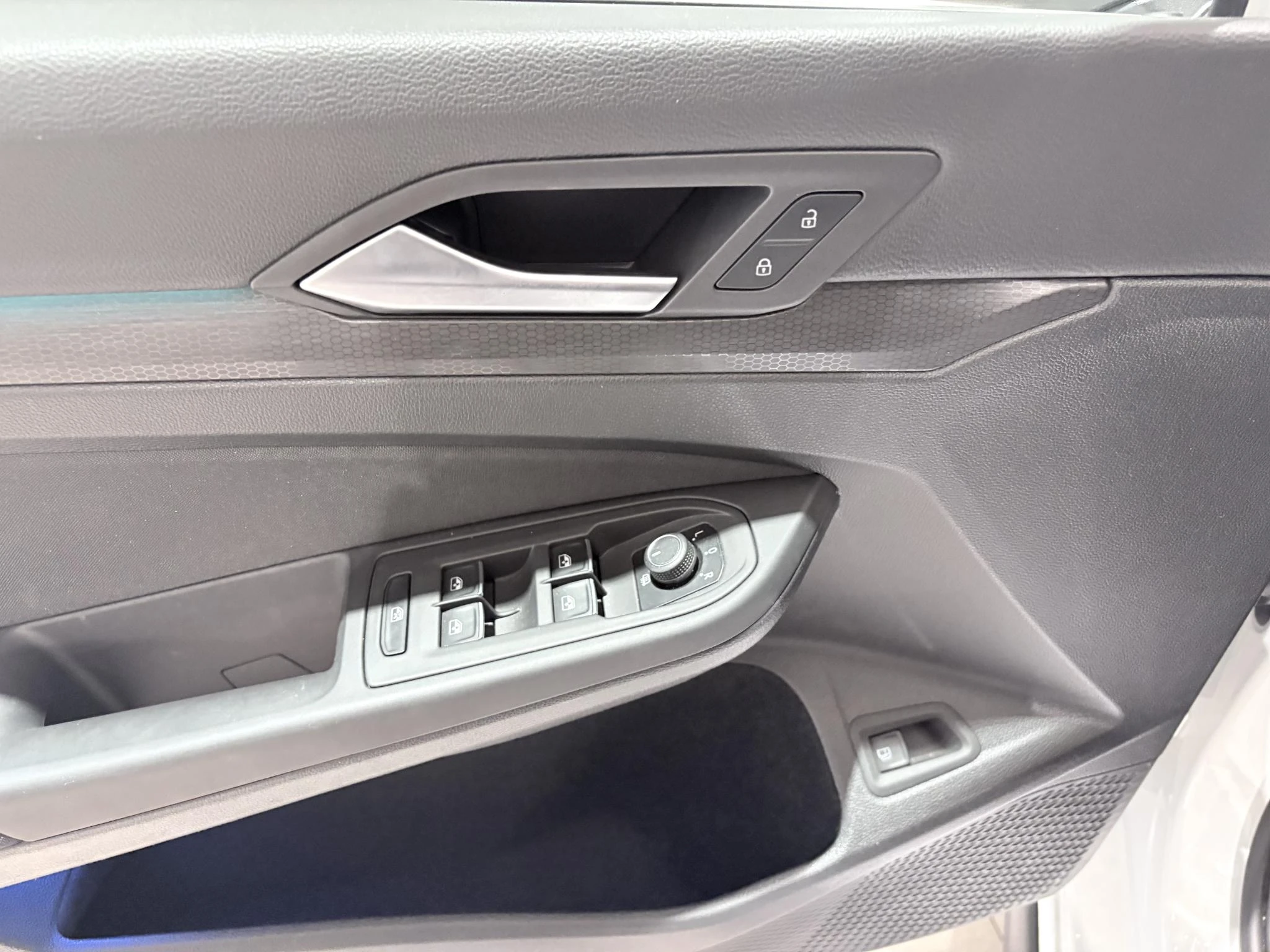 Volkswagen-Golf-image-13