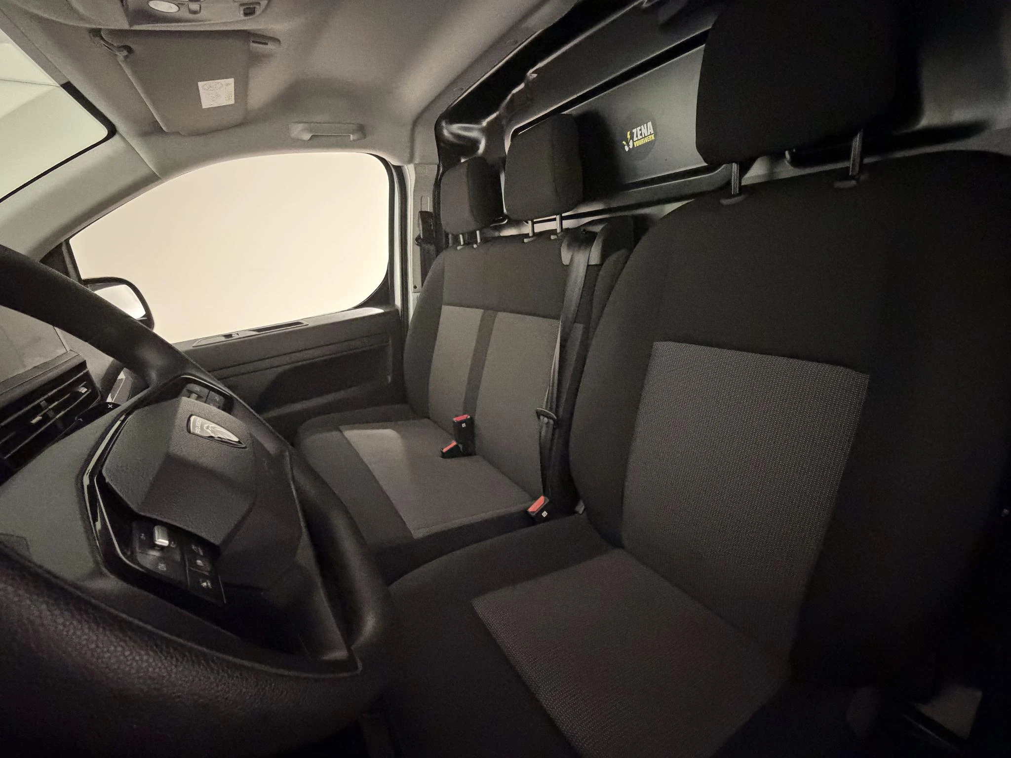 Peugeot-e-Expert-image-15