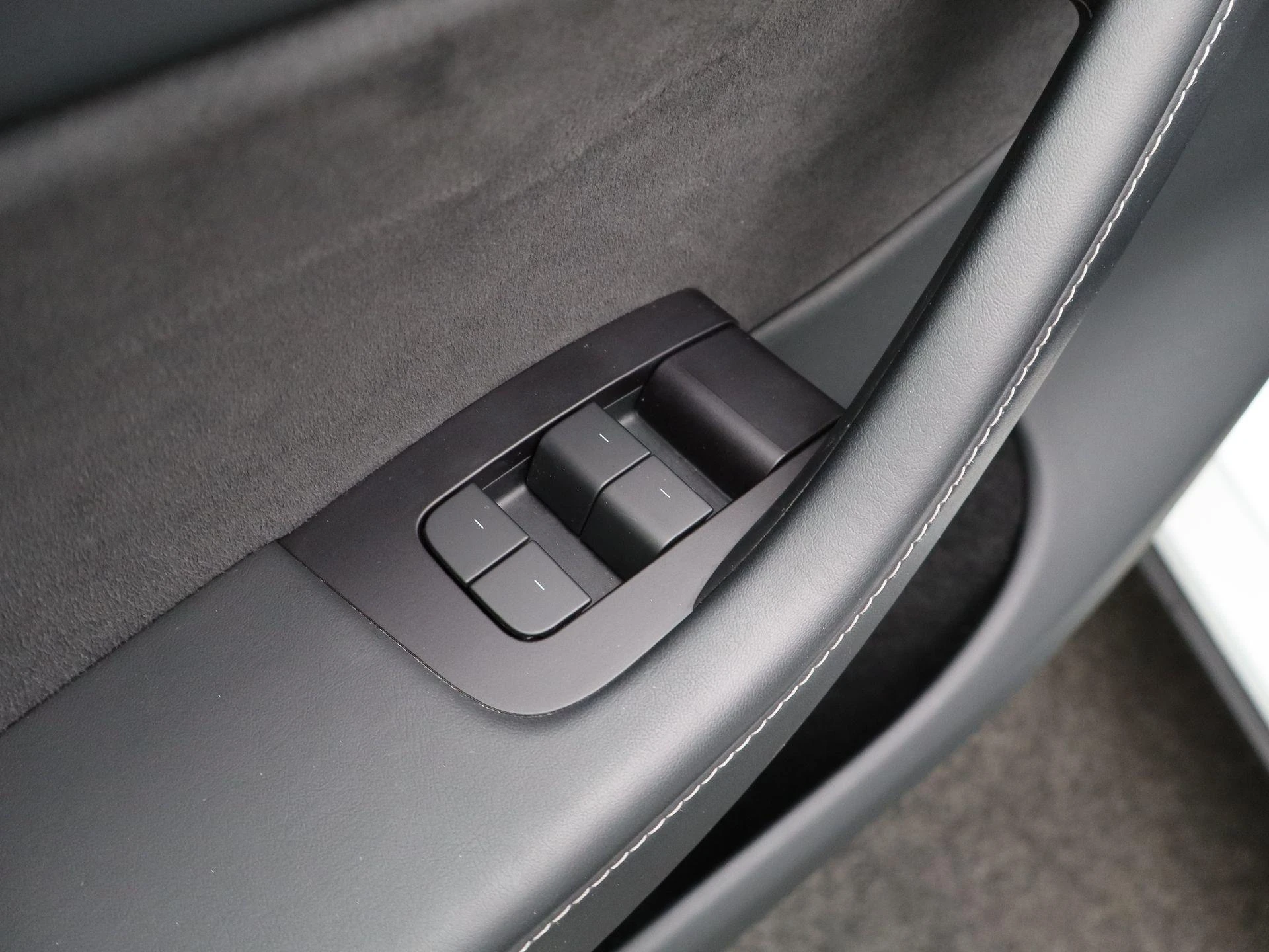 Tesla-Model Y-image-16