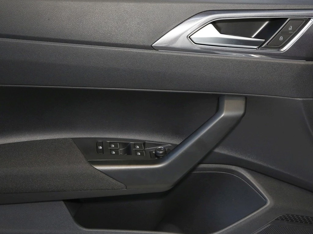 Volkswagen-Polo-image-15