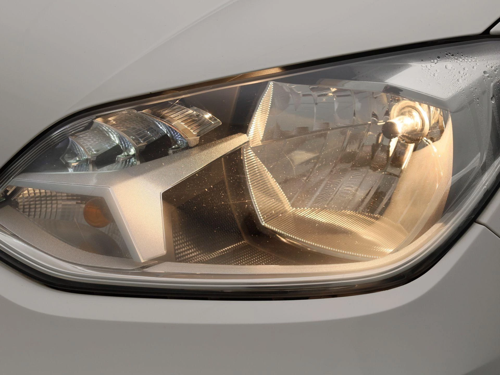 Volkswagen-up!-image-12