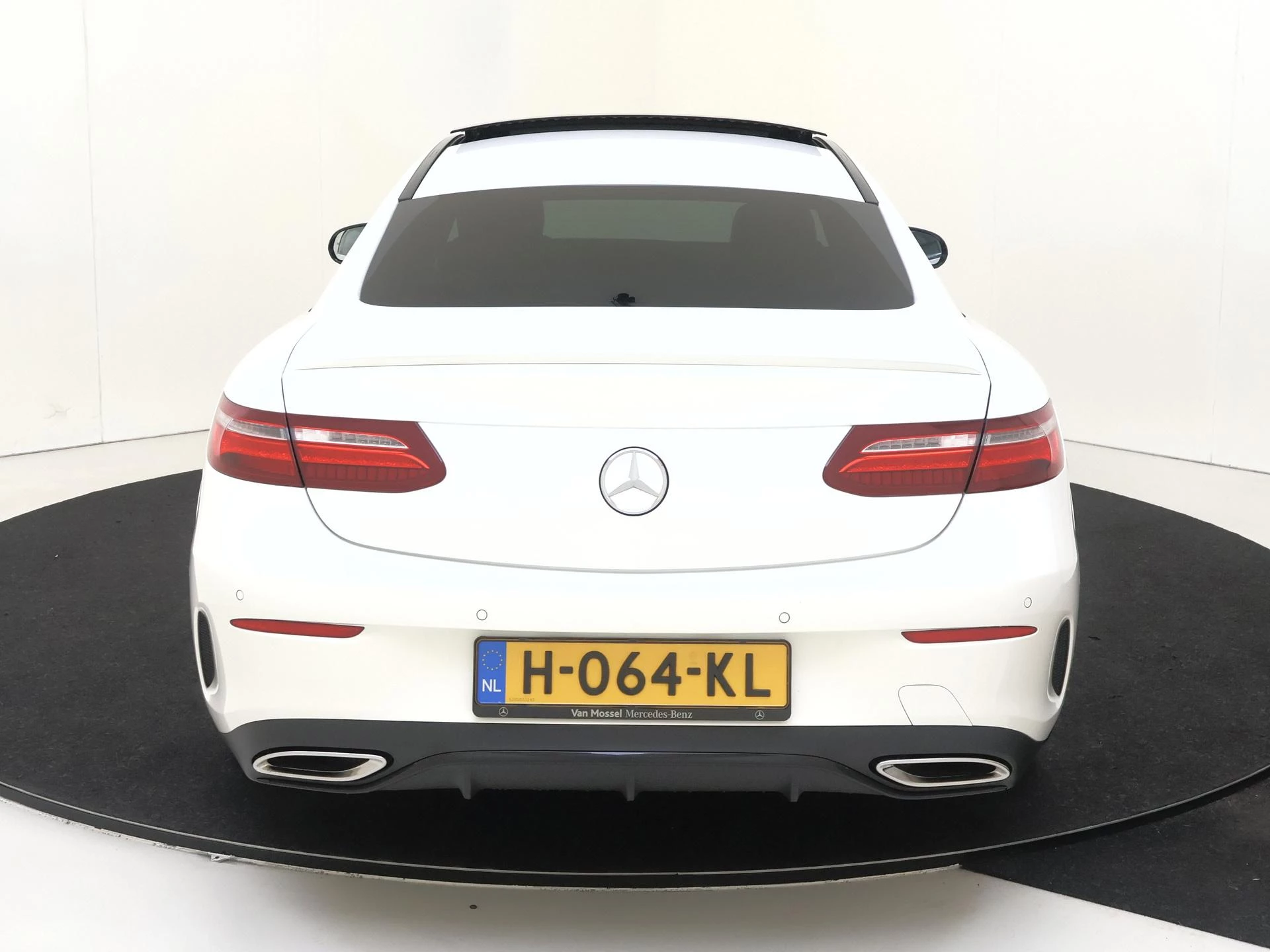 Mercedes-Benz-E-Klasse-image-6