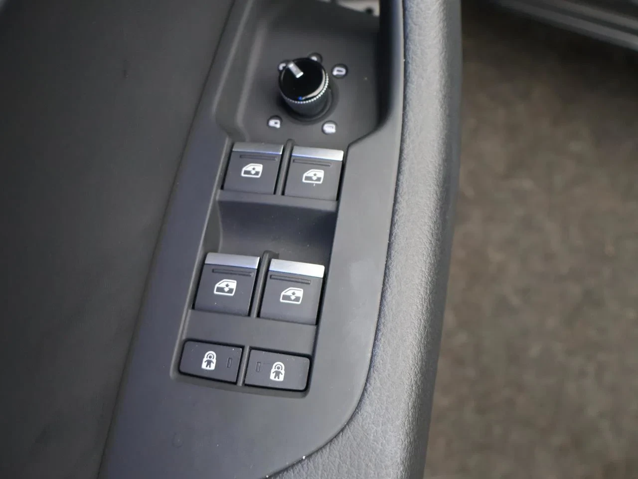 Audi A6 Avant PHEV A6 Avant PHEV 50TFSIe *AUTOMAAT*TREKHAAK*LEDER*CAMERA*ACC*VIRTUAL COCKPIT*PDC*SFEERVERLICHTING*AIRCO*...*