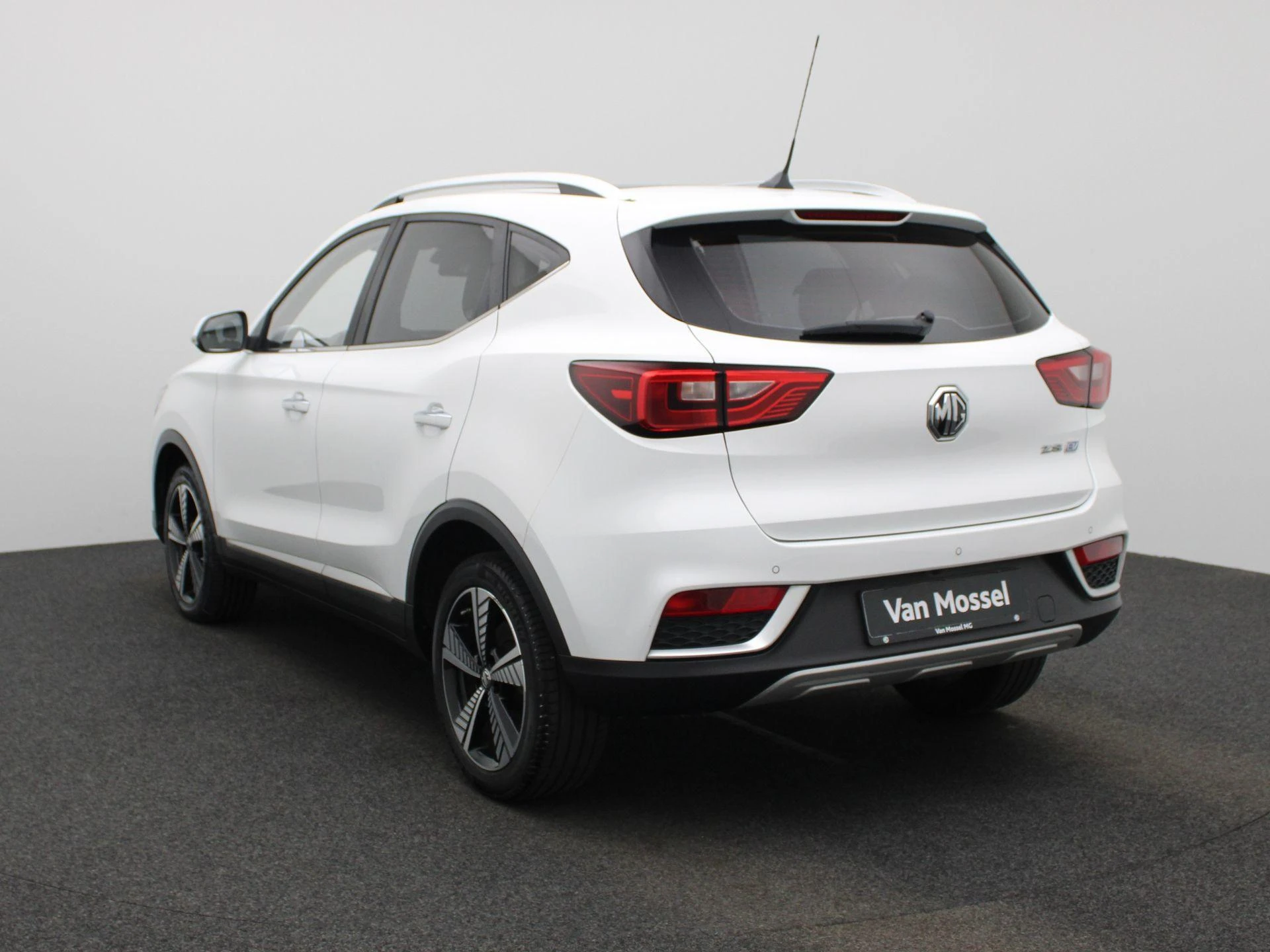 MG-ZS EV-image-1