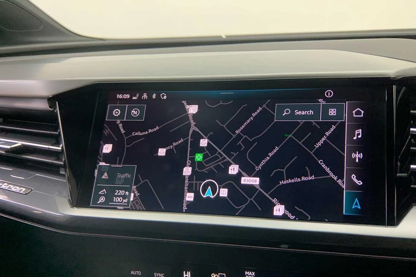 Audi-Q4 e-tron-image-13