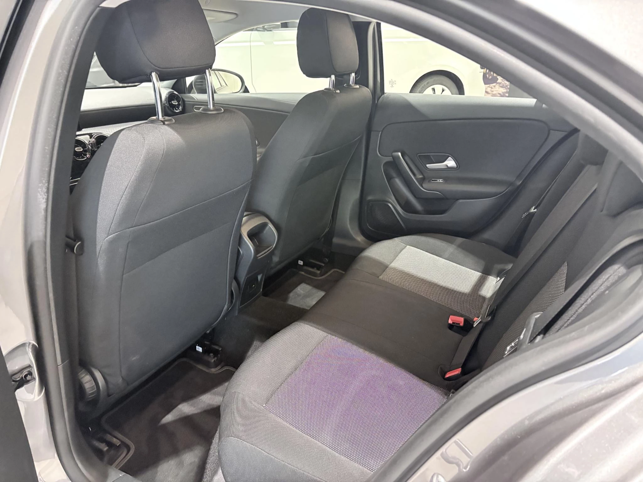 Mercedes-Benz-A-Klasse-image-8