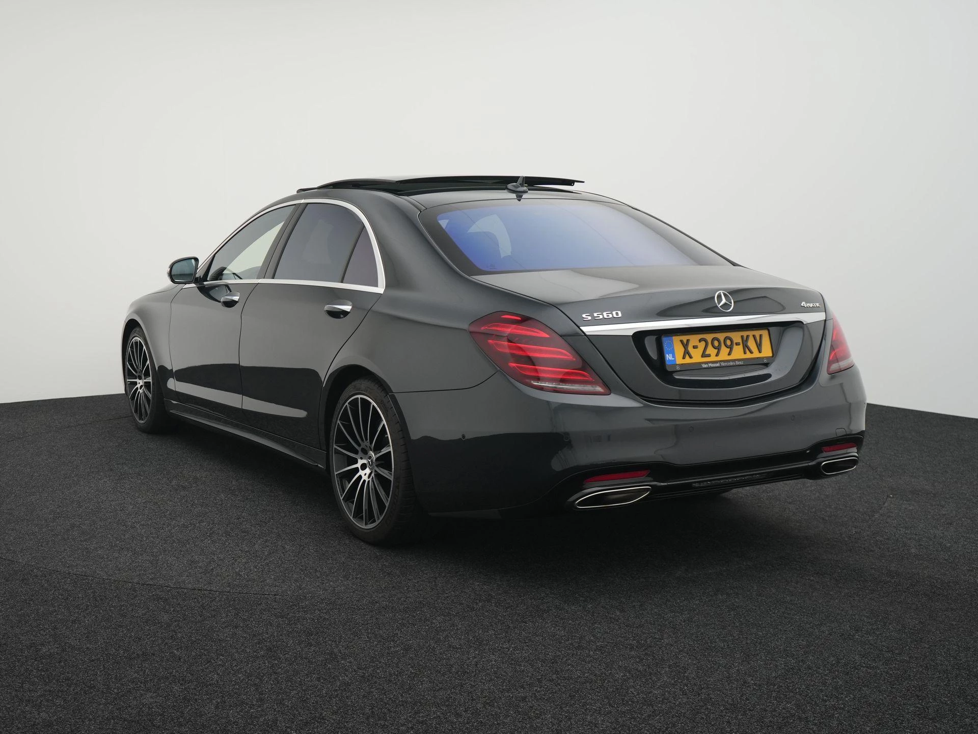 Mercedes-Benz-S-Klasse-image-1