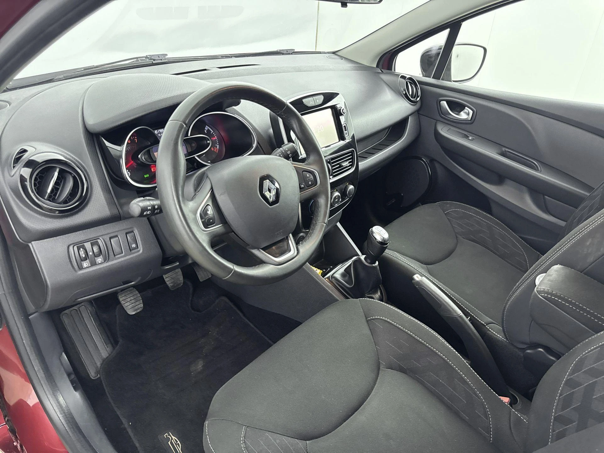 Renault-Clio-image-8