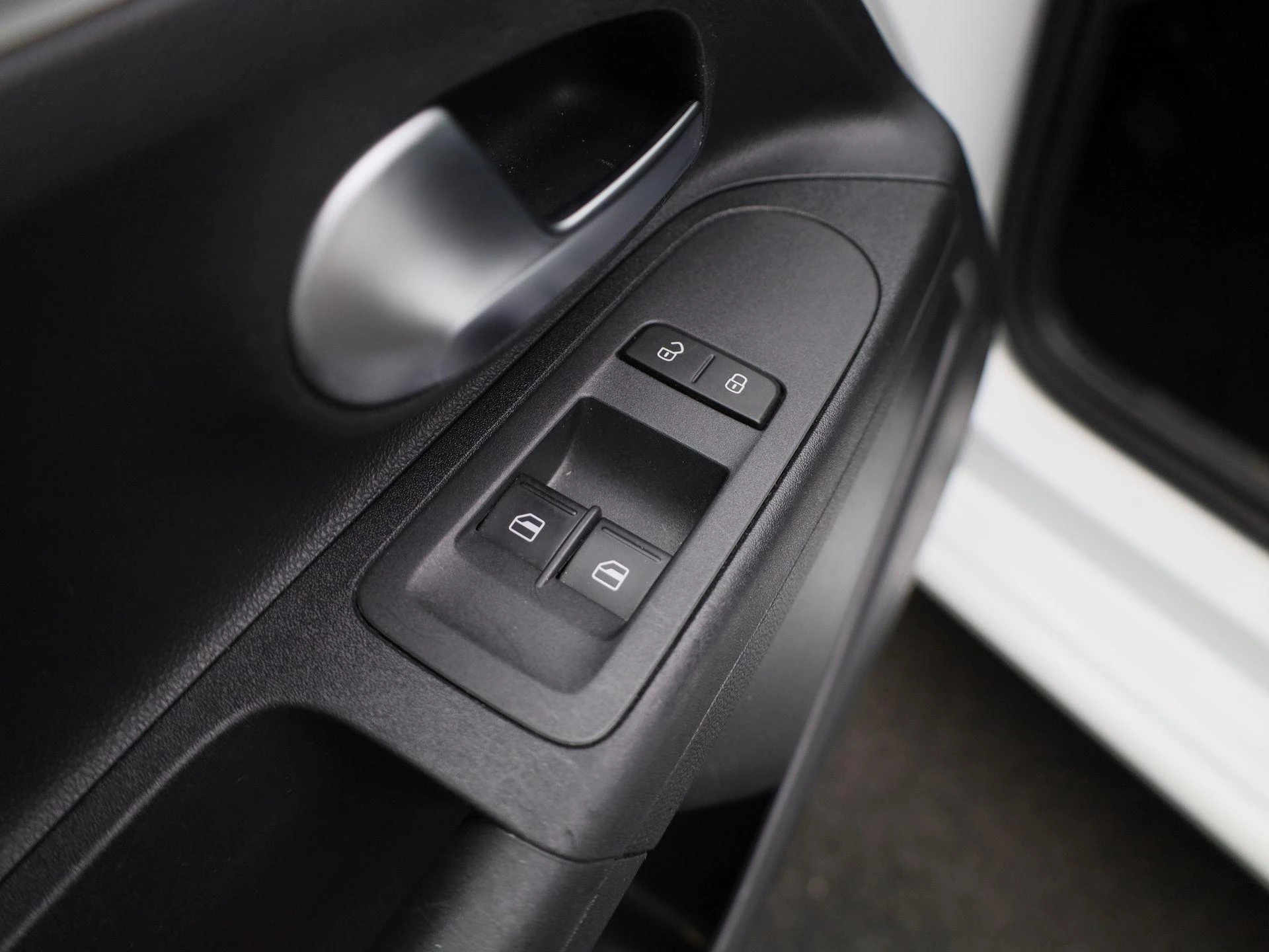 Volkswagen-up!-image-19