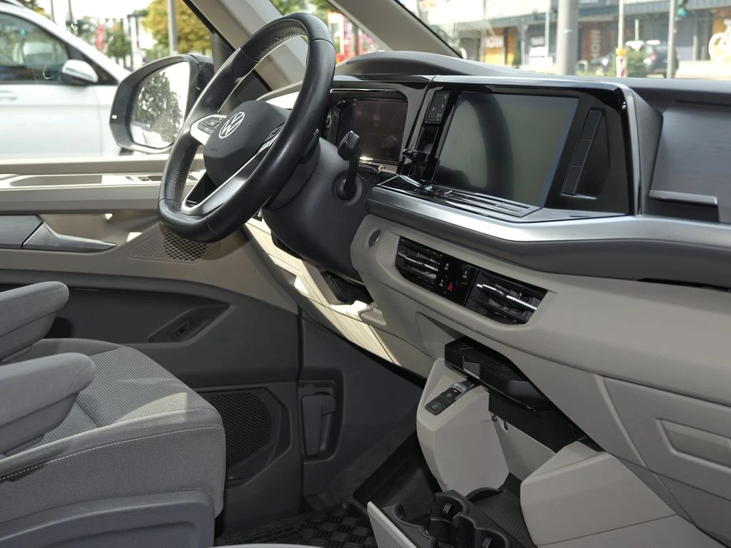 Volkswagen-Multivan-image-7