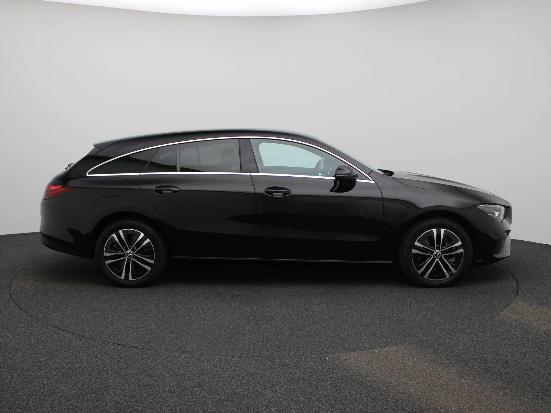 Mercedes-Benz-CLA-image-5