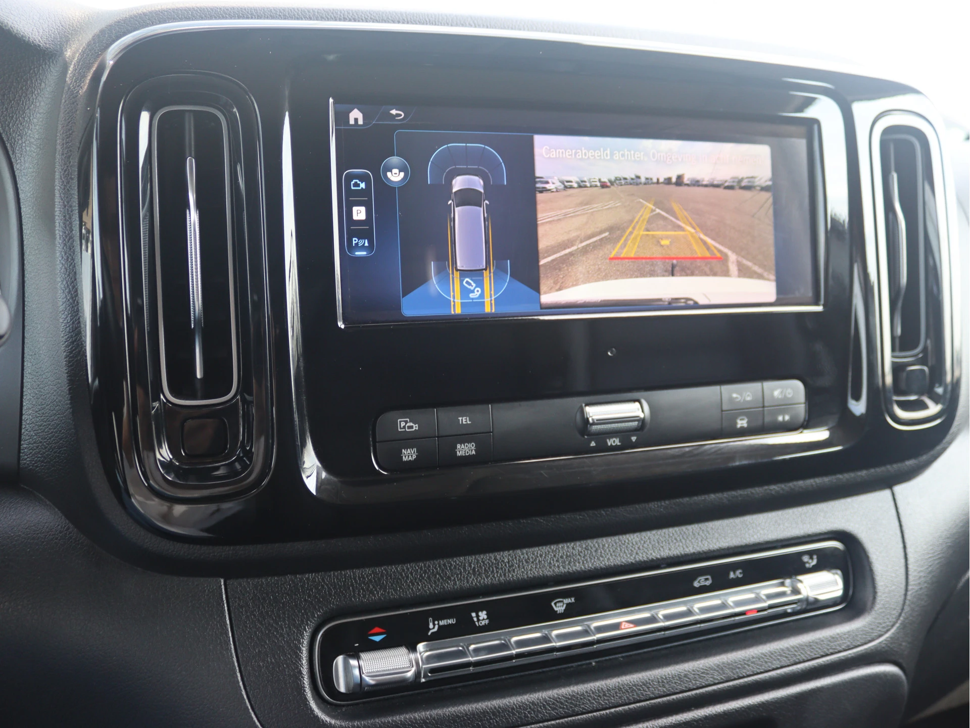 Mercedes-Benz-Vito-image-9