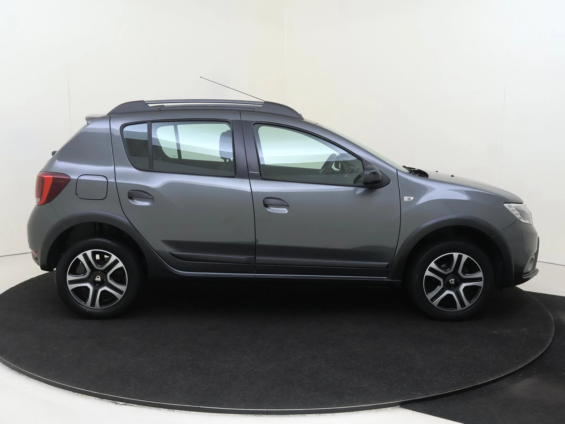Dacia-Sandero Stepway-image-8