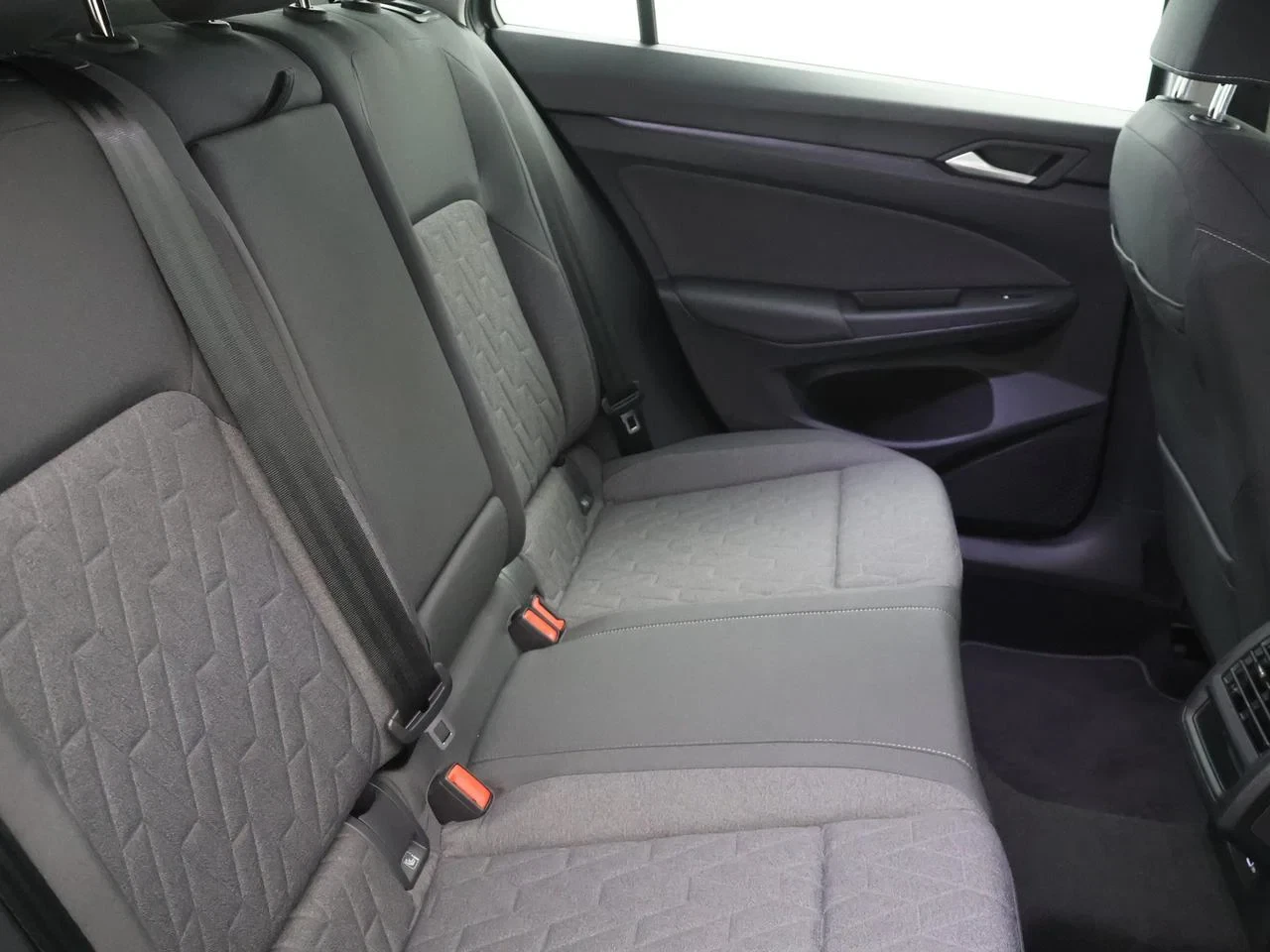 Volkswagen-Golf-image-19