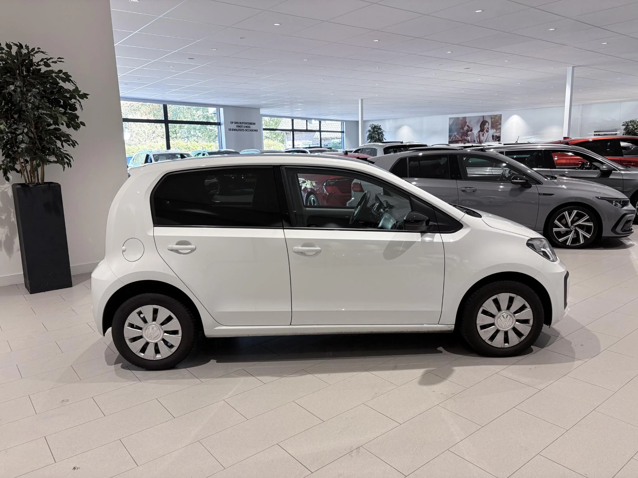Volkswagen-up!-image-4