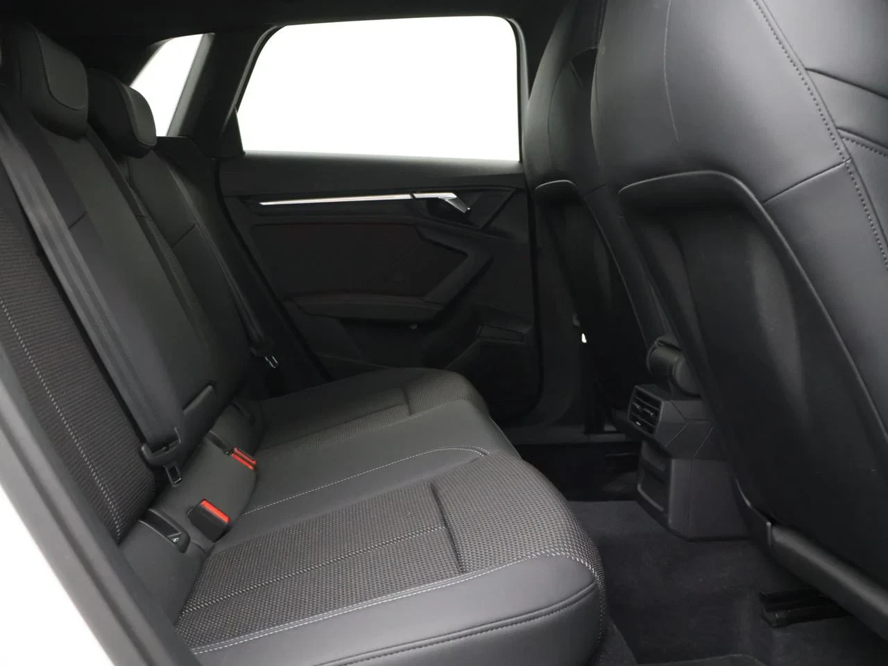 Audi A3 Sportback PHEV Audi A3 Sportback Competition 45TFSIe 245PK *AUTOMAAT*3X S-LINE*CAMERA*PDC*SPORTZETELS*ACC*NAVI*APP-CONNECT*...*