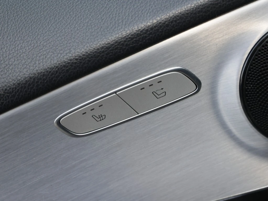 Mercedes-Benz-C-Klasse-image-13