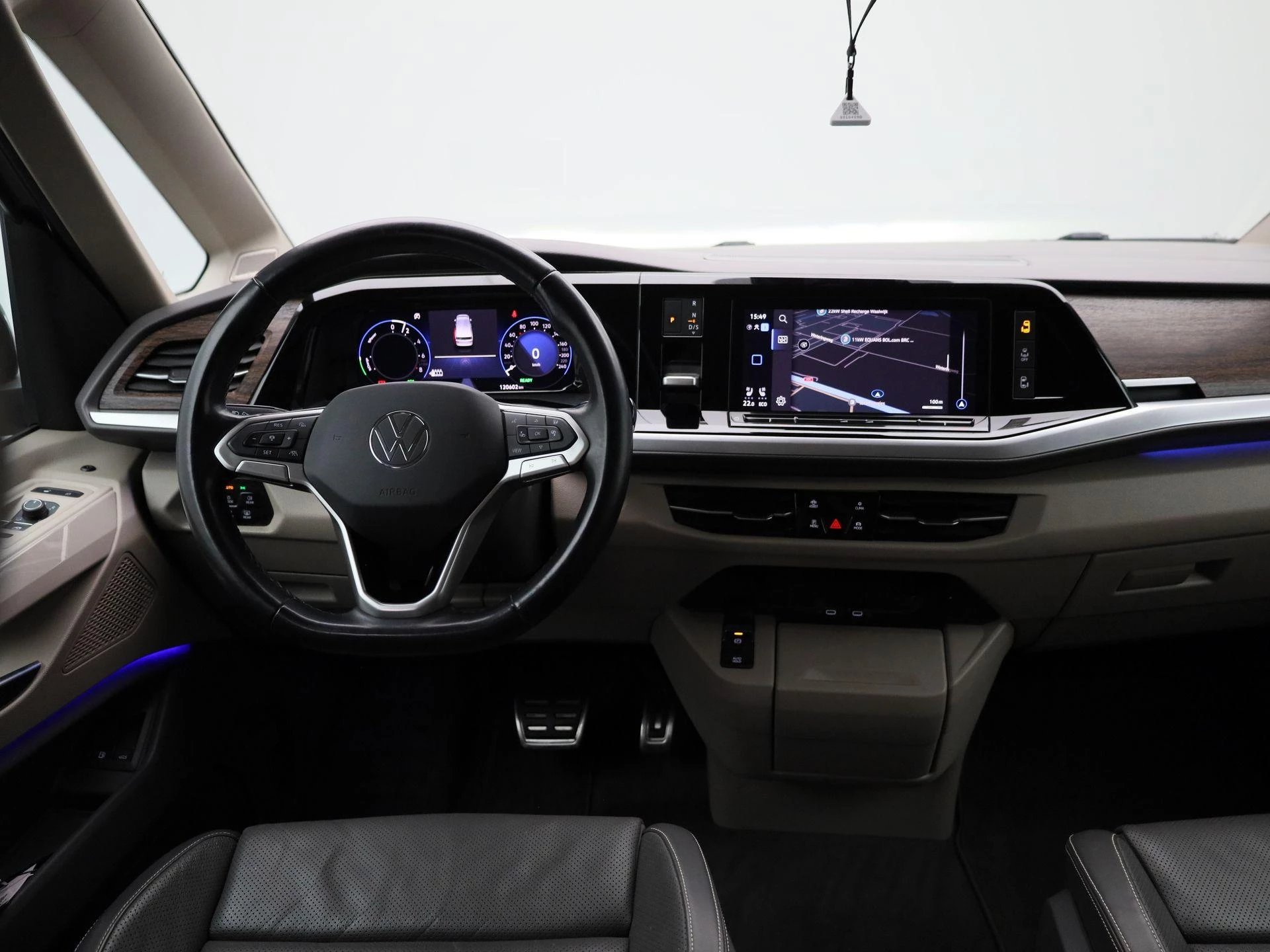 Volkswagen-Multivan-image-6