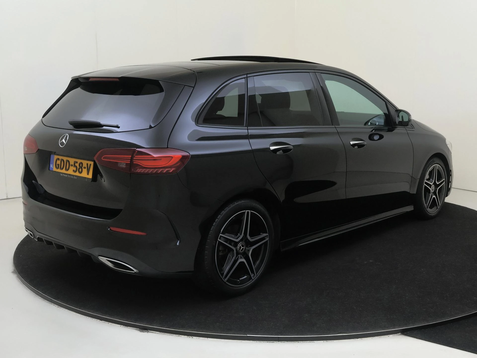 Mercedes-Benz-B-Klasse-image-3
