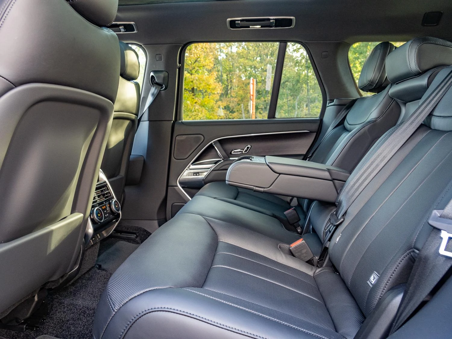 Land Rover-Range Rover-image-17