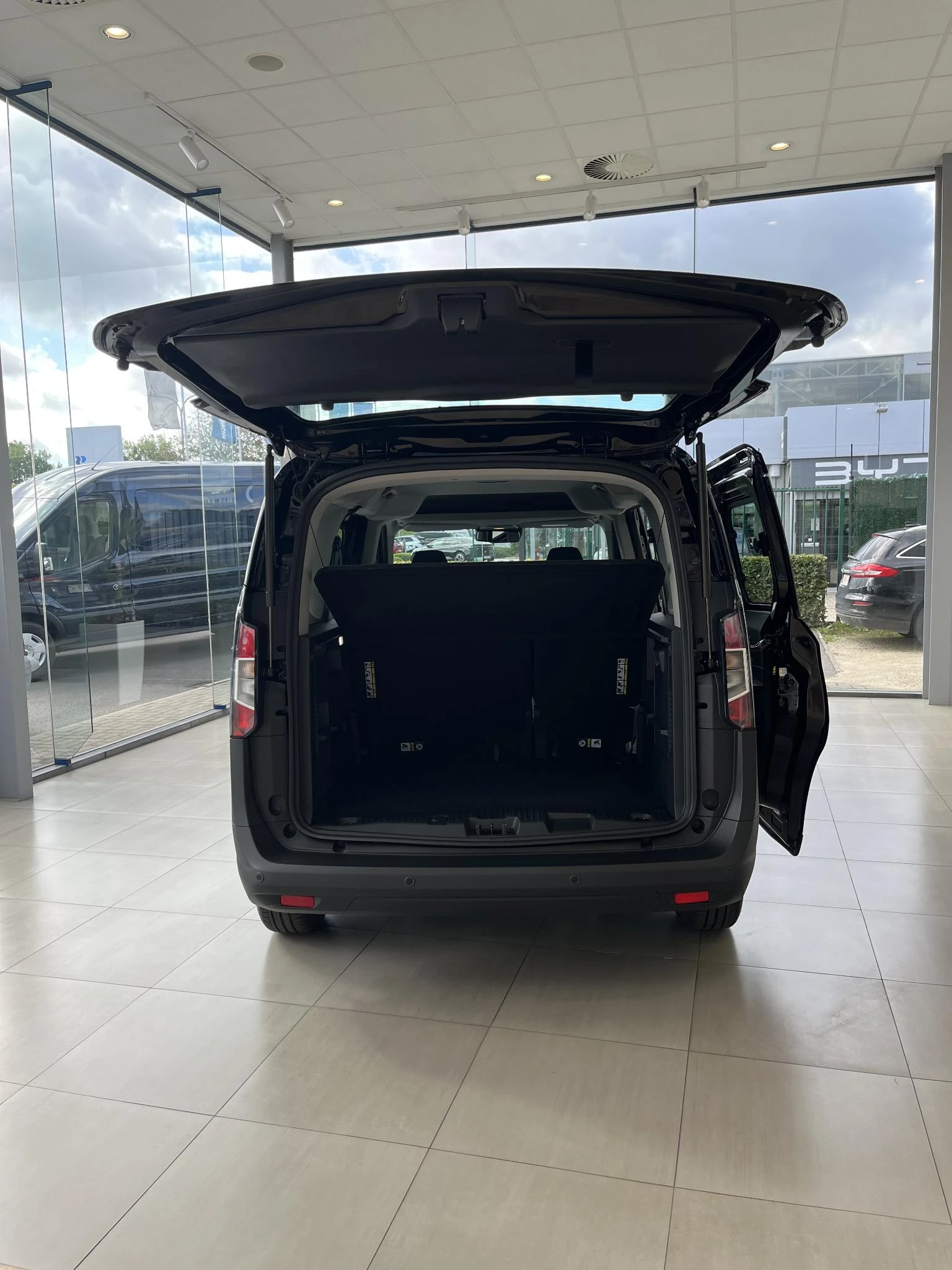 Ford-Tourneo Courier-image-6