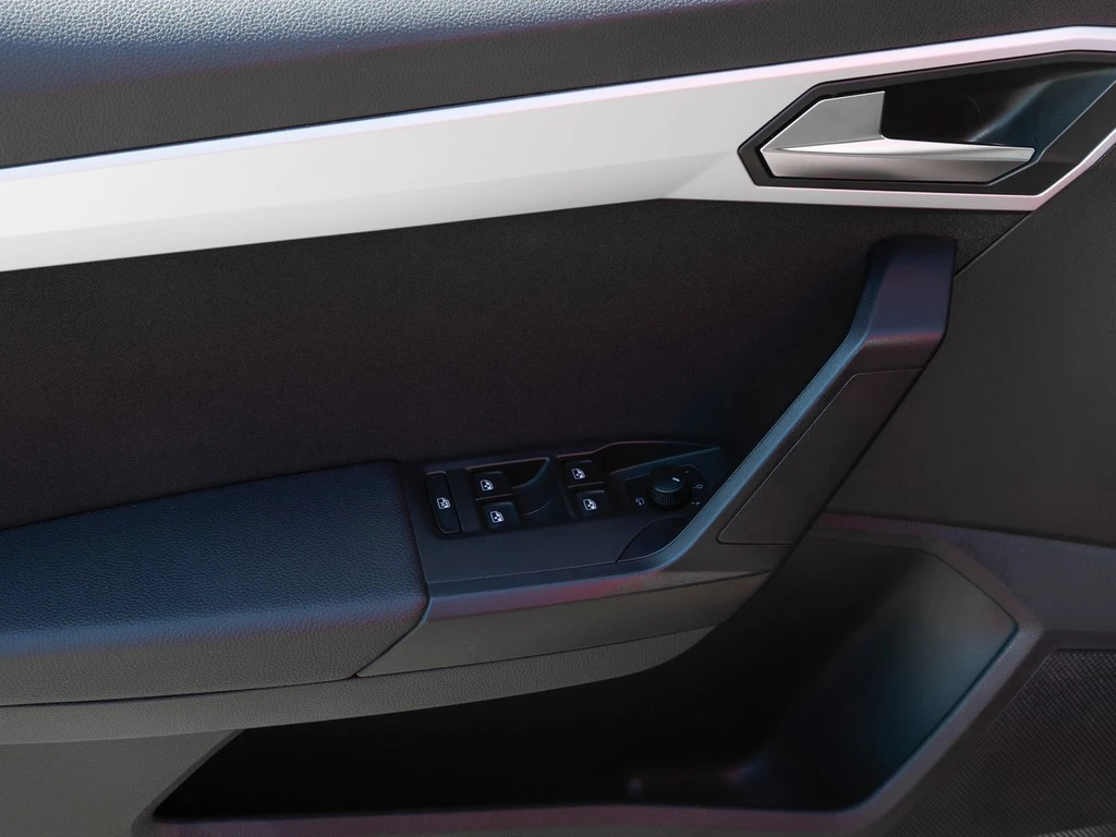 SEAT-Arona-image-15