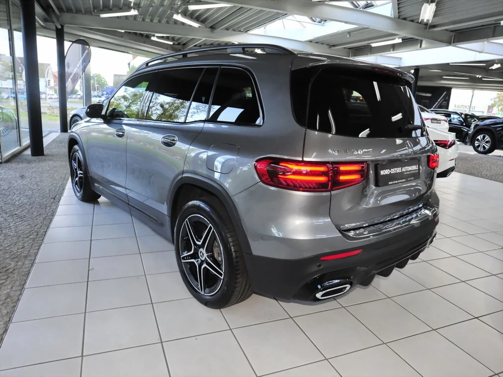 Mercedes-Benz-GLB 200 d-image-5