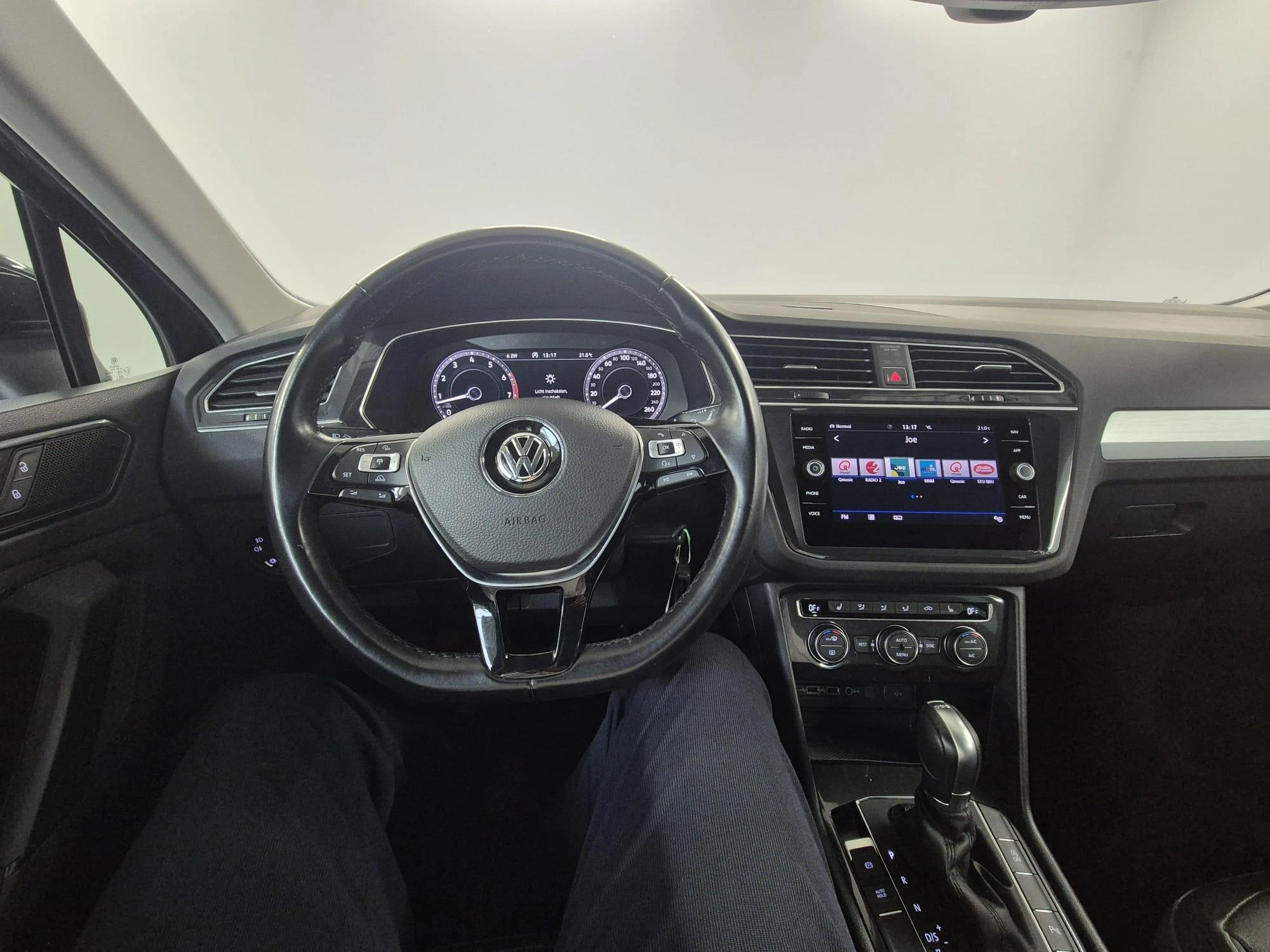 Volkswagen-Tiguan-image-11