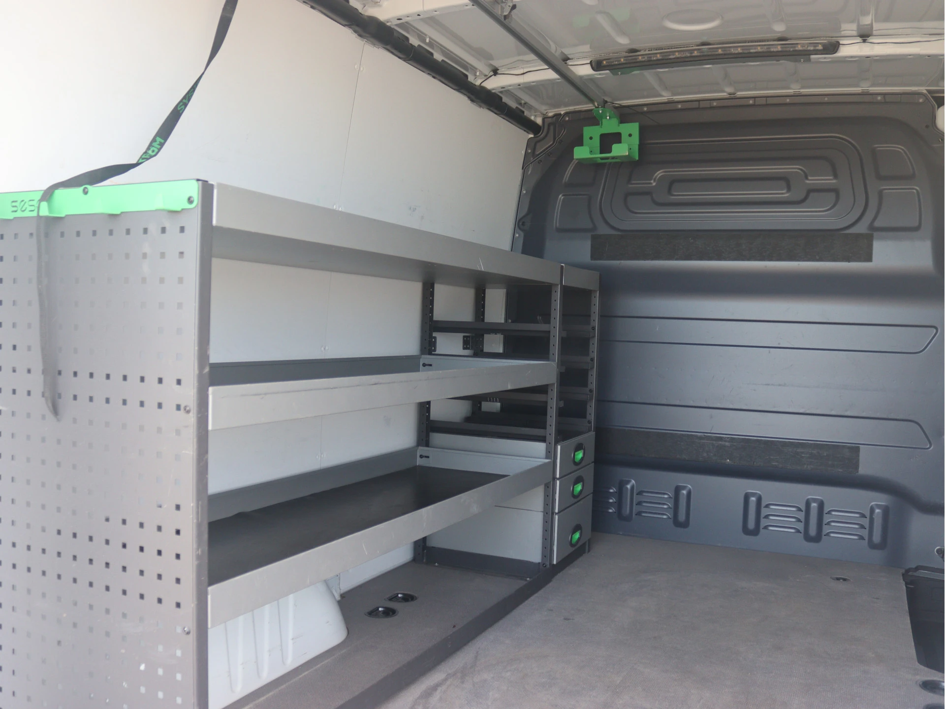 Mercedes-Benz-Sprinter-image-3