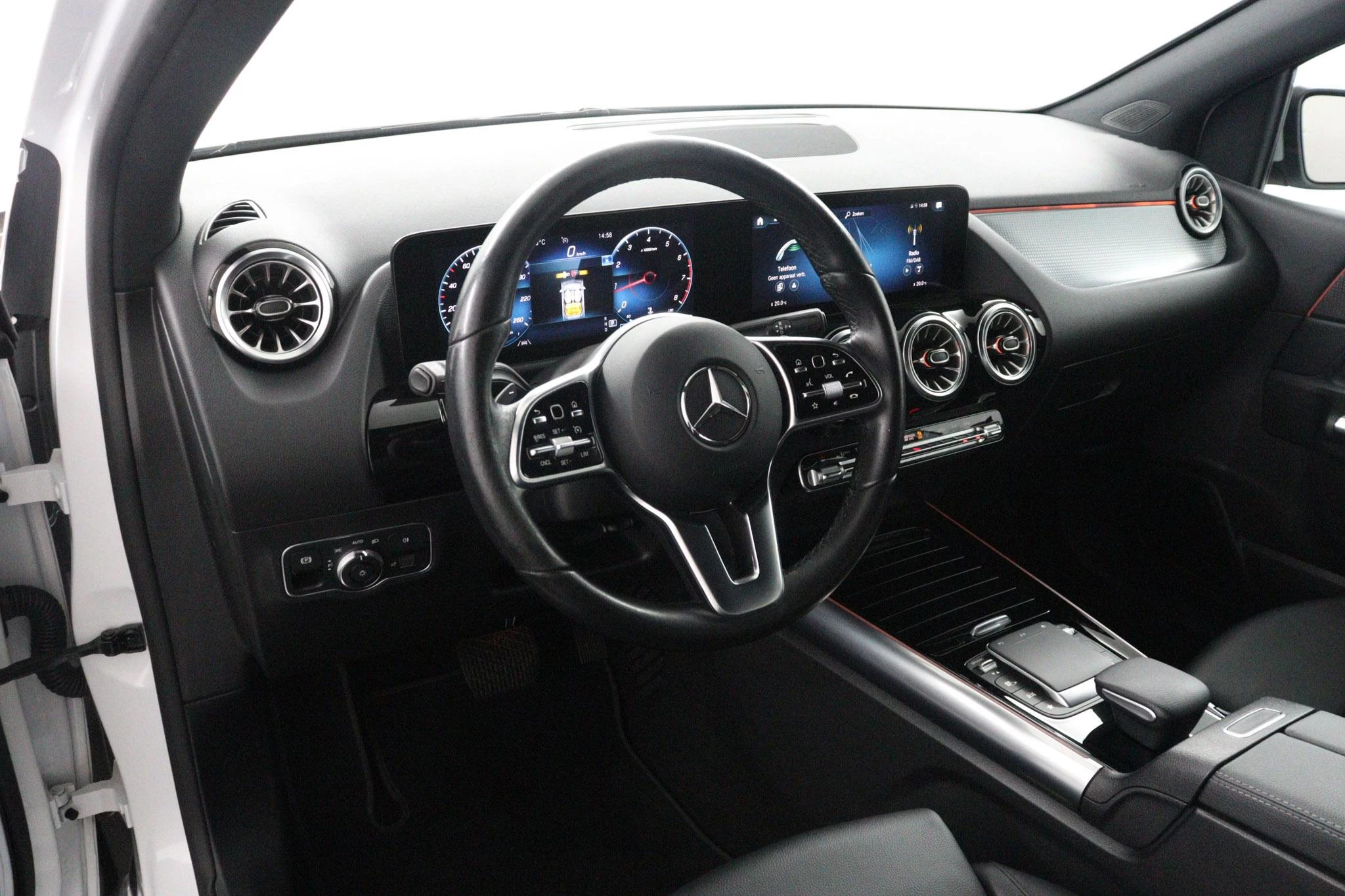 Mercedes-Benz-B-Klasse-image-86
