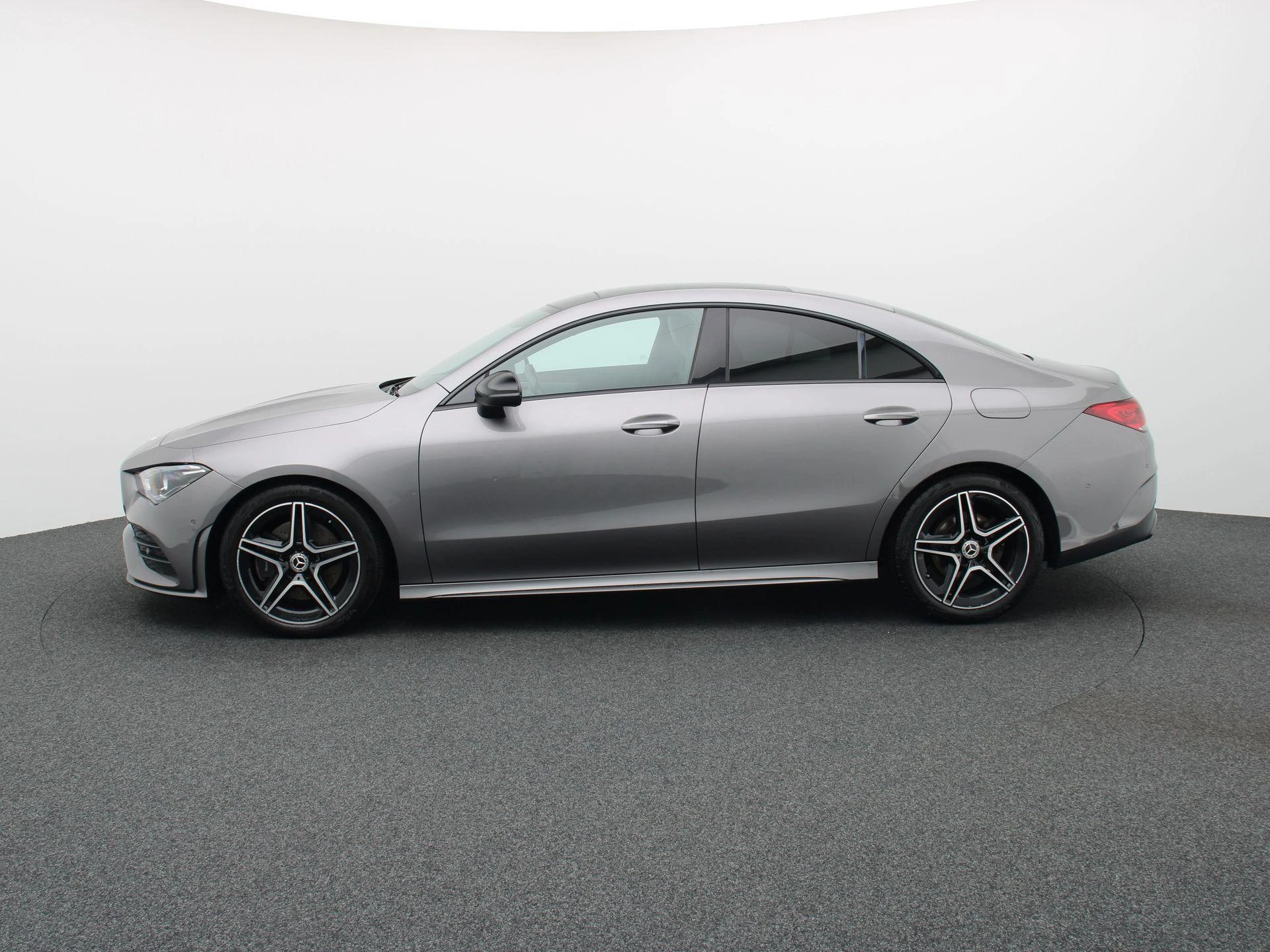 Mercedes-Benz CLA 200 AMG Line + PANORAMISCH DAK + CAMERA + LED +